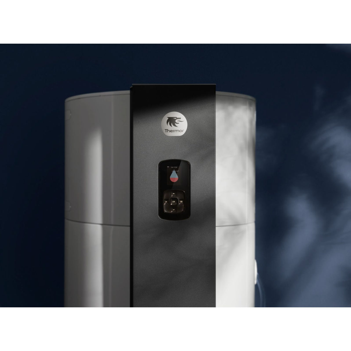 THERMOR Chauffe-eau thermodynamique AEROMAX 6 vertical sur socle blanc