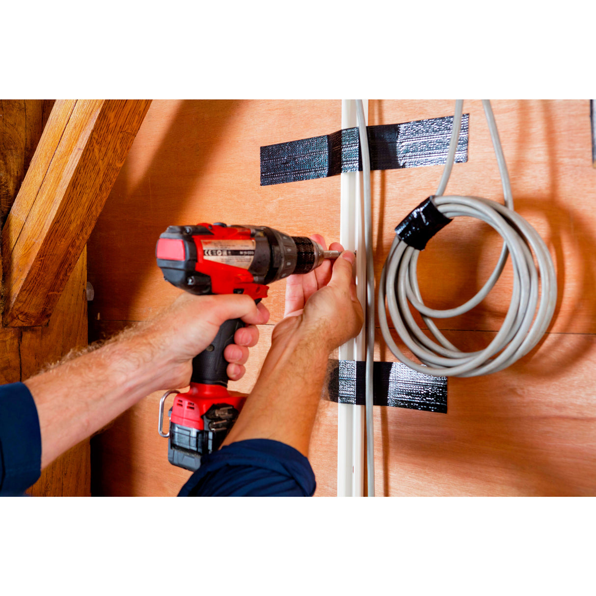 UHU Grizzly tape - Ruban adhésif toilé waterproof pour réparer, consolider, colmater, connecter, ultra fort et durable, noir, 10mx50mm