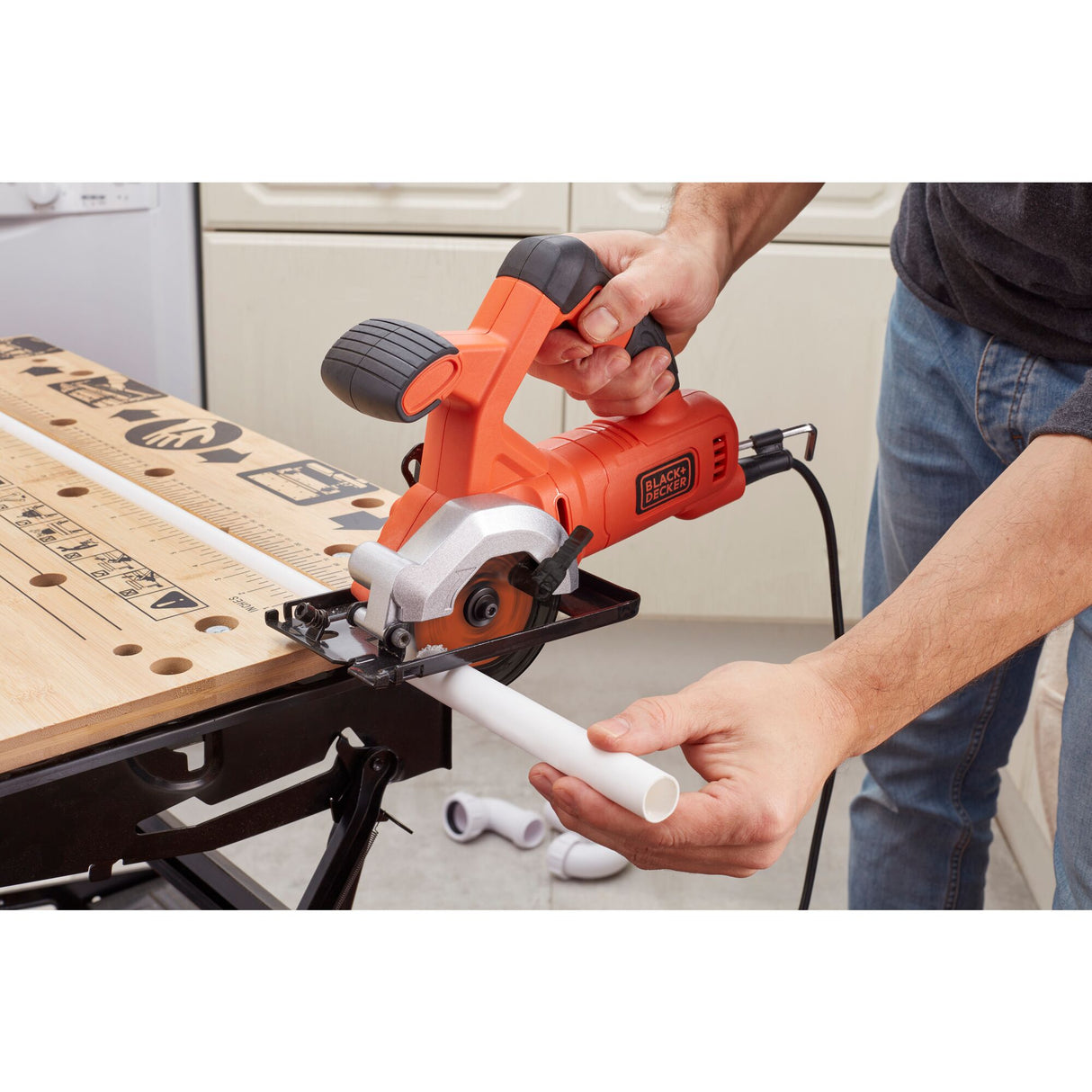 BLACK+DECKER Mini scie circulaire 85 mm filaire 400W - 3600 trs/mn BES510K-QS