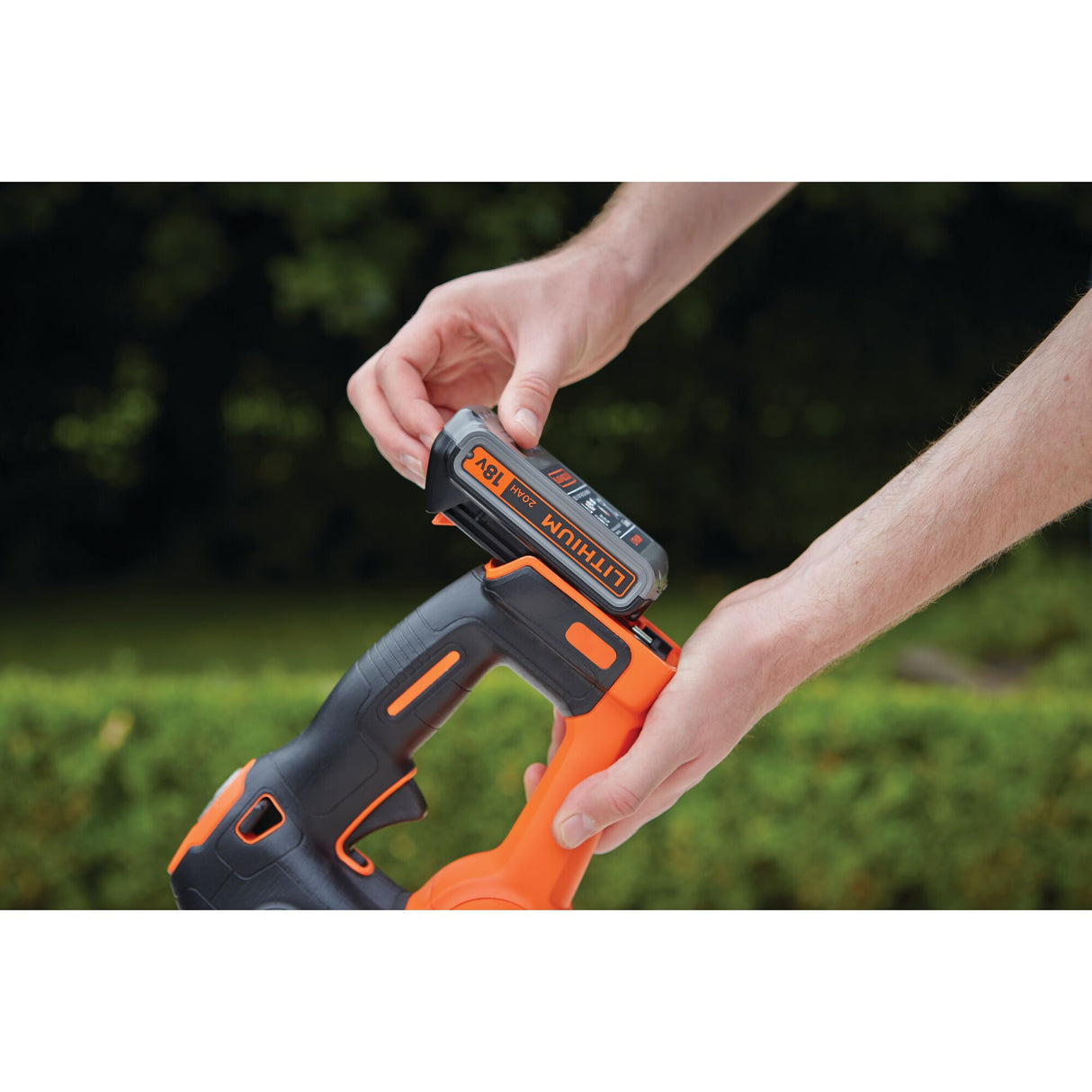 BLACK+DECKER Taille-haies sans fil 18V lame 50cm avec batterie et chargeur GTC18502PC-QW