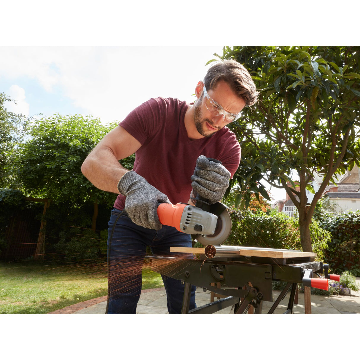 BLACK+DECKER Meuleuse d'angle filaire 710W 115mm BEG010-QS