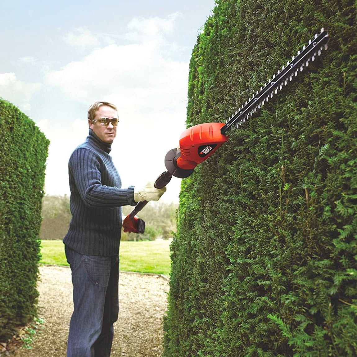 BLACK+DECKER Taille-haies longue portée sans fil LITHIUM 18V 43cm sans batterie GTC1843LB-QW