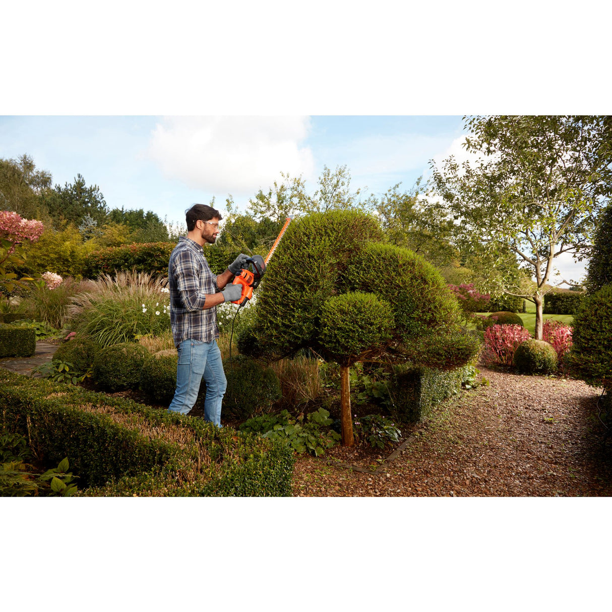 BLACK+DECKER Taille-haies filaire 500W lame 55cm BEHTS401-QS