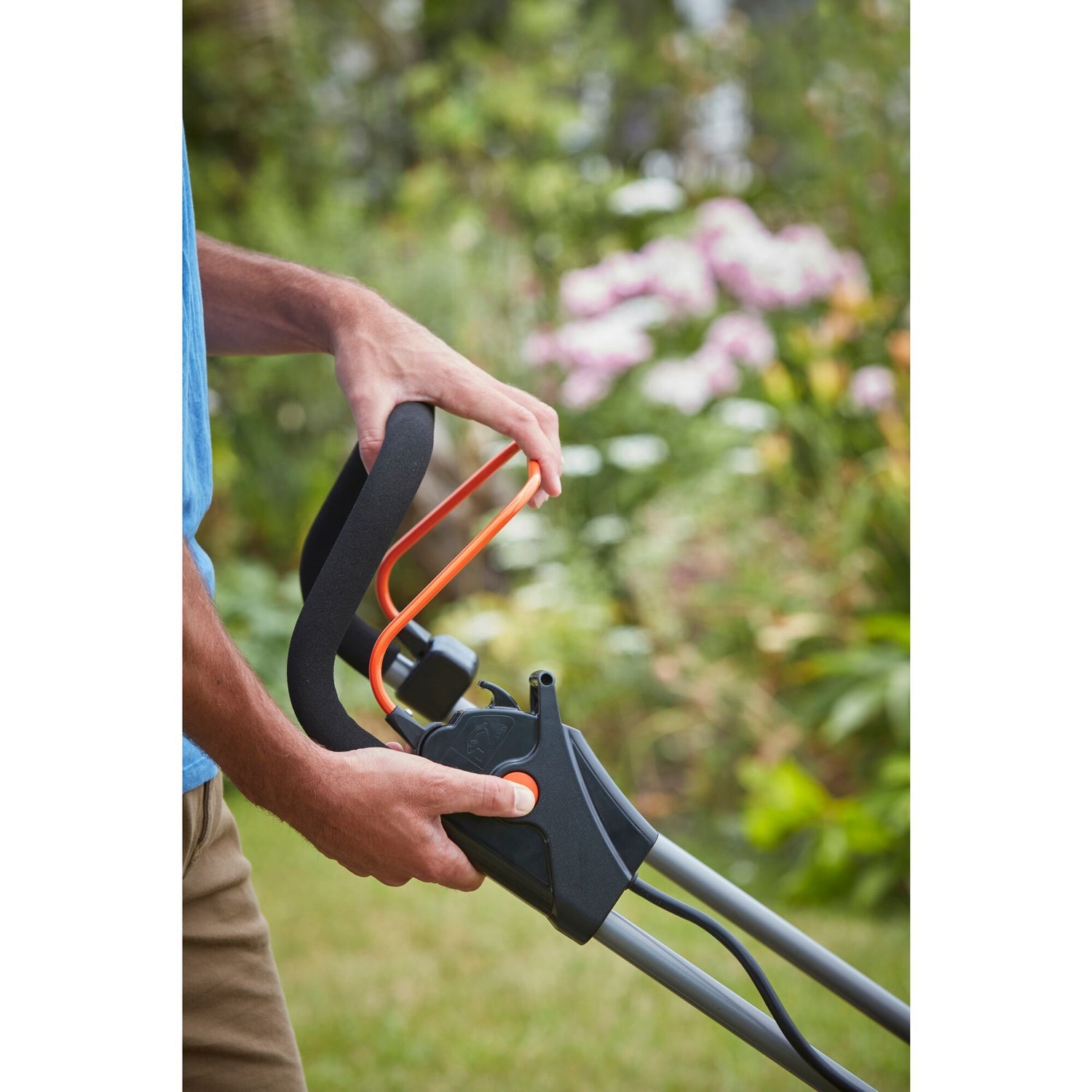 BLACK+DECKER Tondeuse 33cm sans fil 36V avec 1 batterie 2,5Ah BCMW3336L1-QW