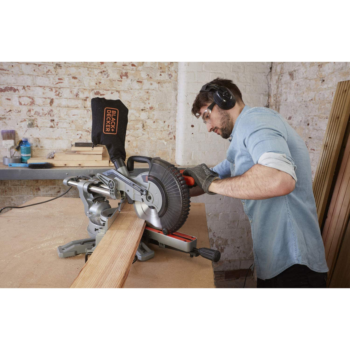 BLACK+DECKER Scie à onglet radiale 1600W BES700-QS
