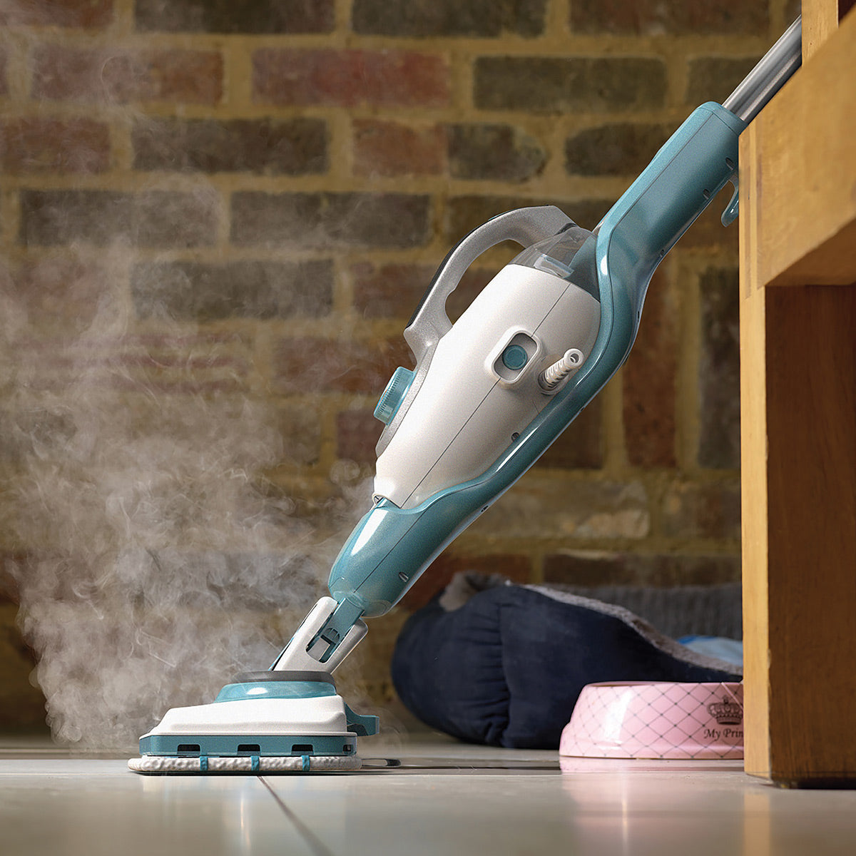 BLACK+DECKER Balai vapeur 1600W avec 7 accessoires BHSM168U-QS