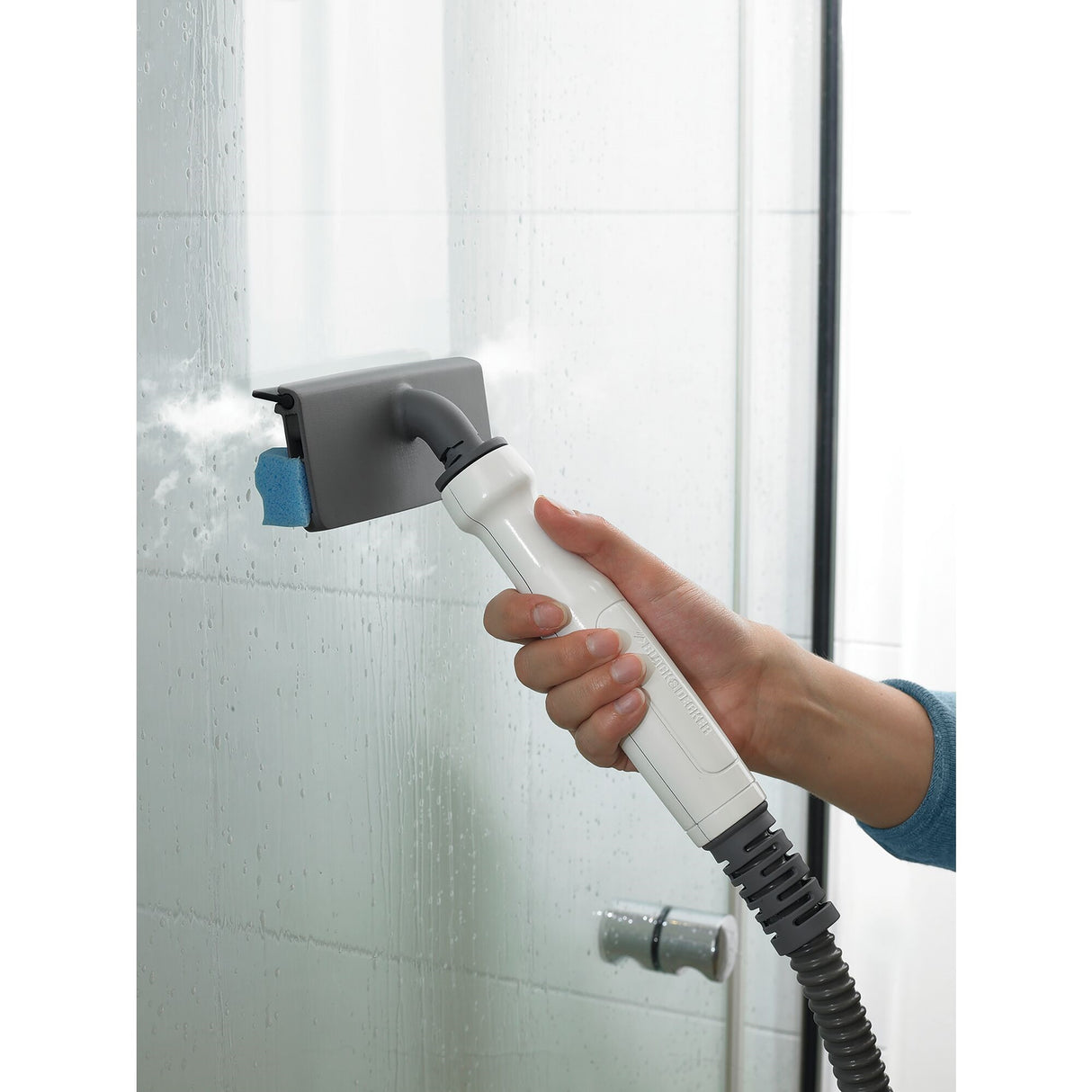 BLACK+DECKER Balai vapeur 1600W avec 7 accessoires BHSM168U-QS