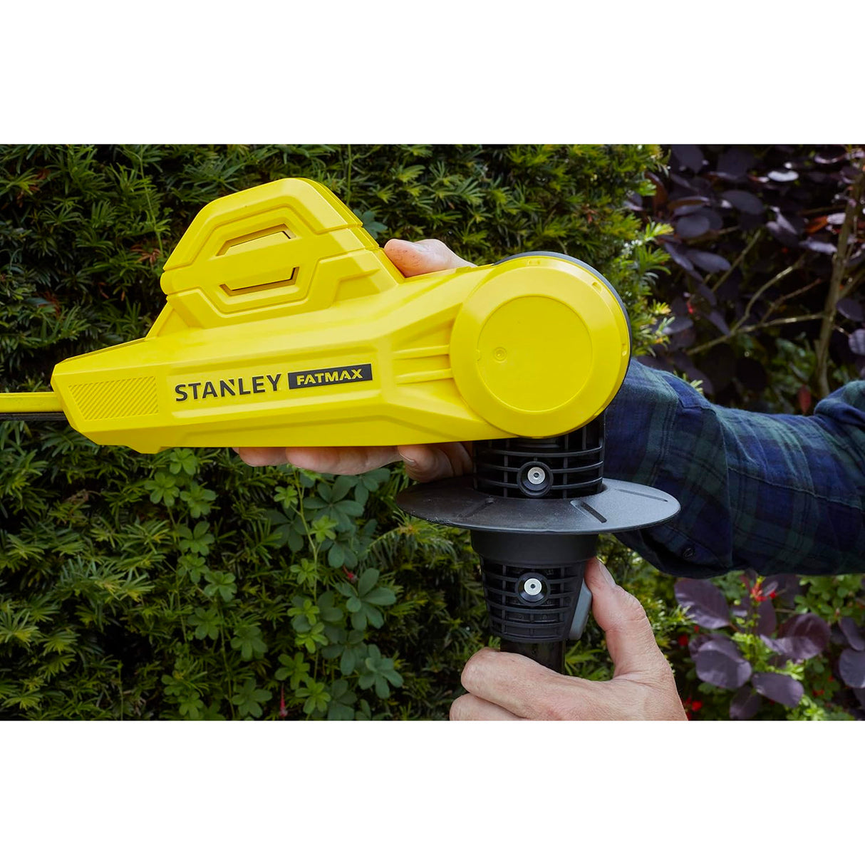 STANLEY FATMAX Taille-haies sur perche sans fil 18V batterie 4Ah et chargeur V20 SFMCPH845M1-QW