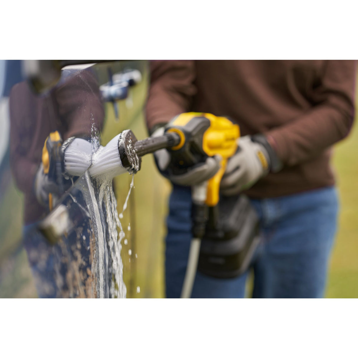 STANLEY FATMAX Nettoyeur à pression 18V batterie 4Ah et chargeur V20 SFMCPC93M1-QW