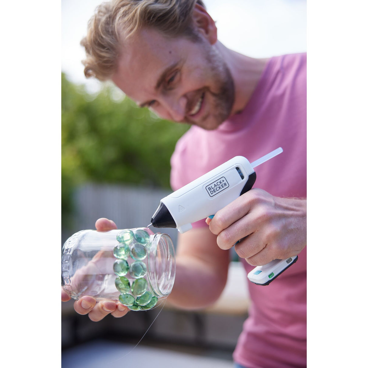 BLACK+DECKER Pistolet À Colle Sans Fil 3,6V - BCGL115-XJ - Avec 20 Sticks De Colle