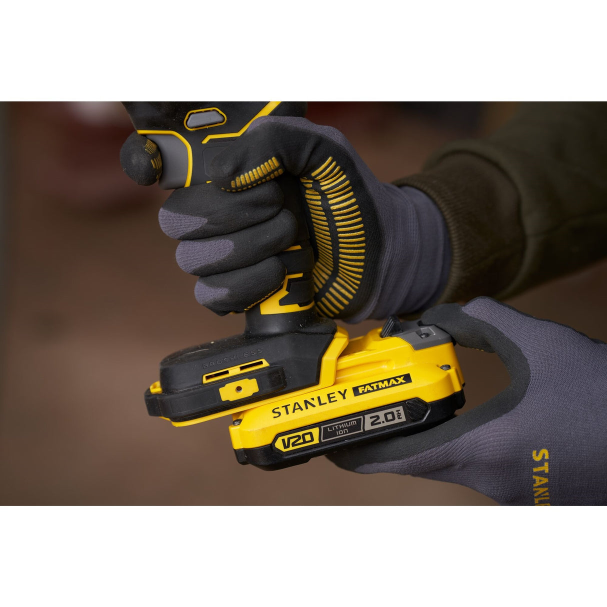 STANLEY FATMAX Scie sabre sans fil 18V sans batterie V20 SFMCS305B-XJ