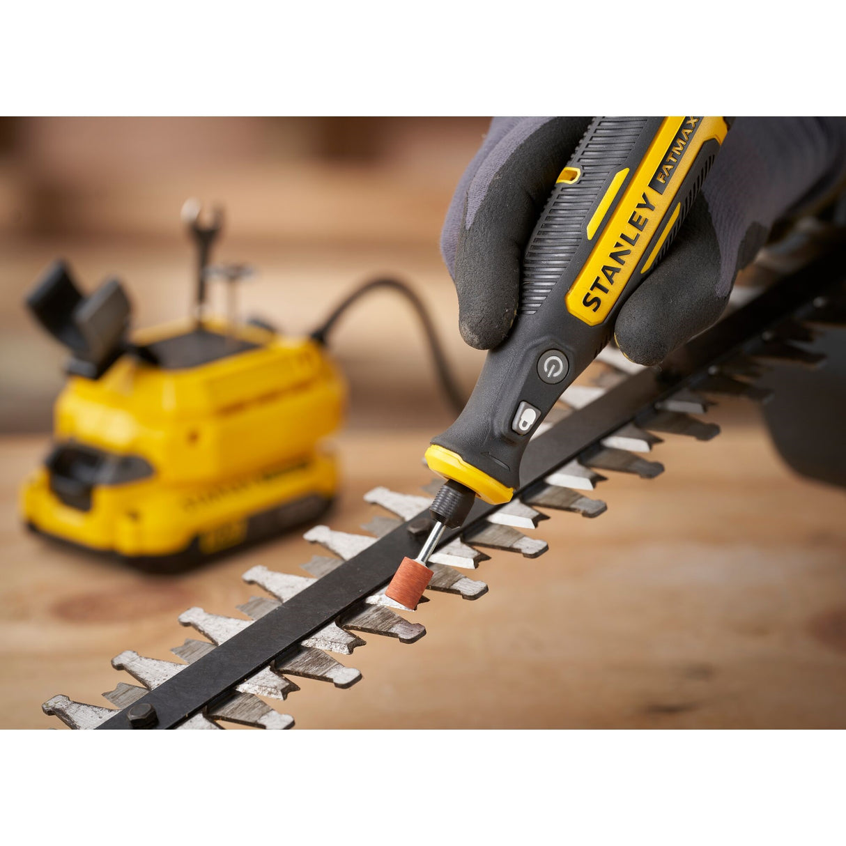 STANLEY FATMAX Outil multifonction rotatif sans fil 18V sans batterie V20 SFMCE030B-XJ