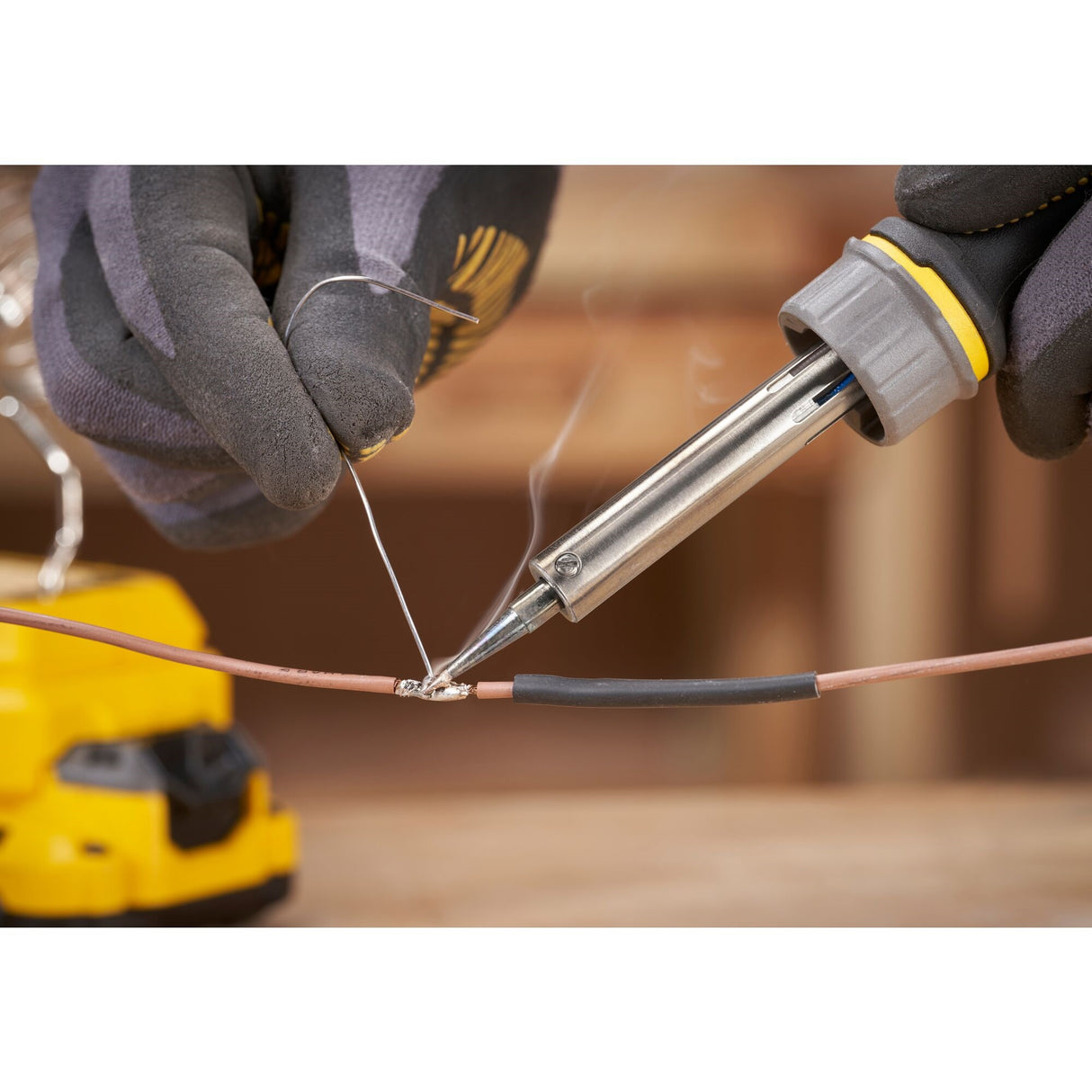 STANLEY FATMAX Fer à souder sans fil 18V sans batterie V20 SFMCE040B-XJ