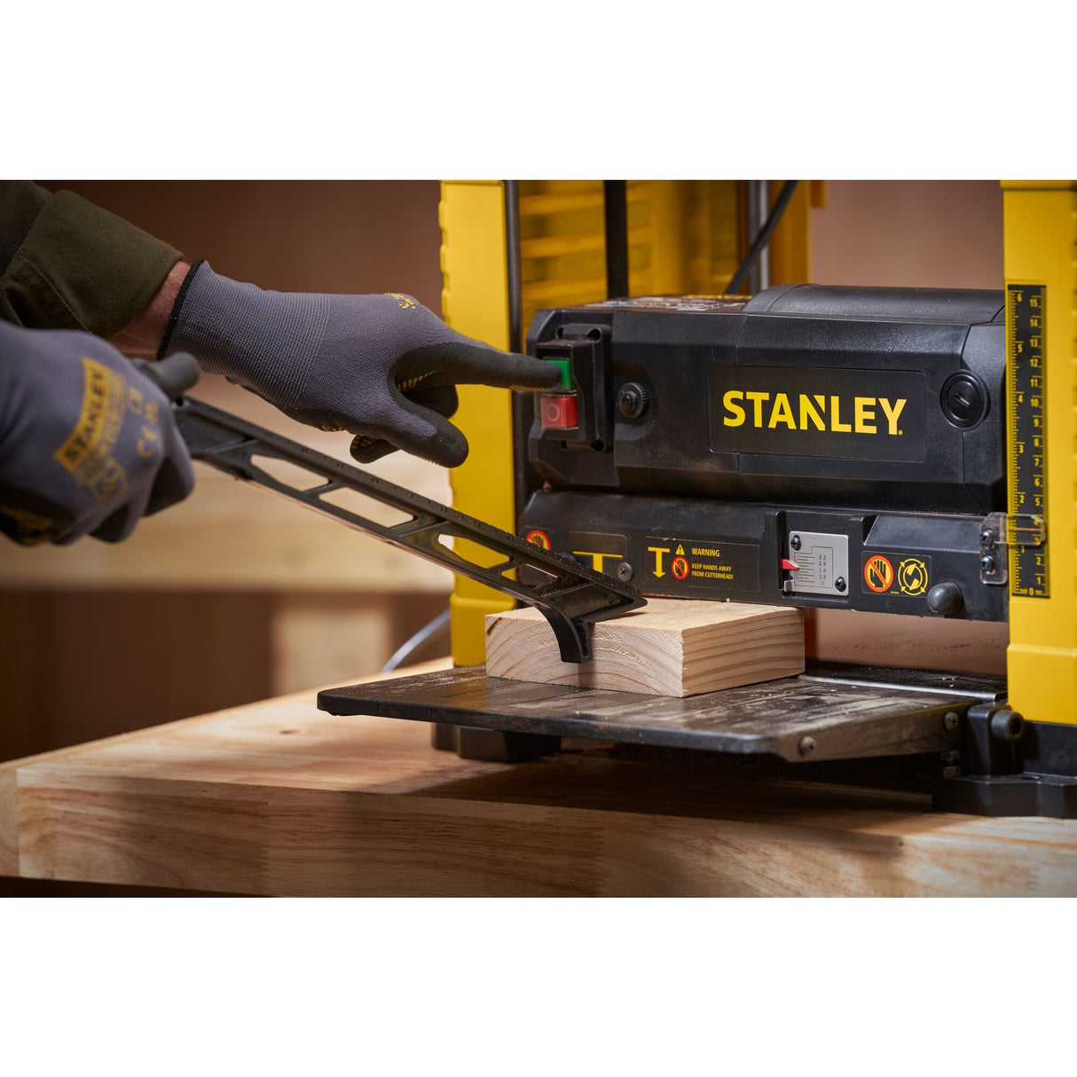 STANLEY Rabot de chantier filaire 1800W STP18-QS