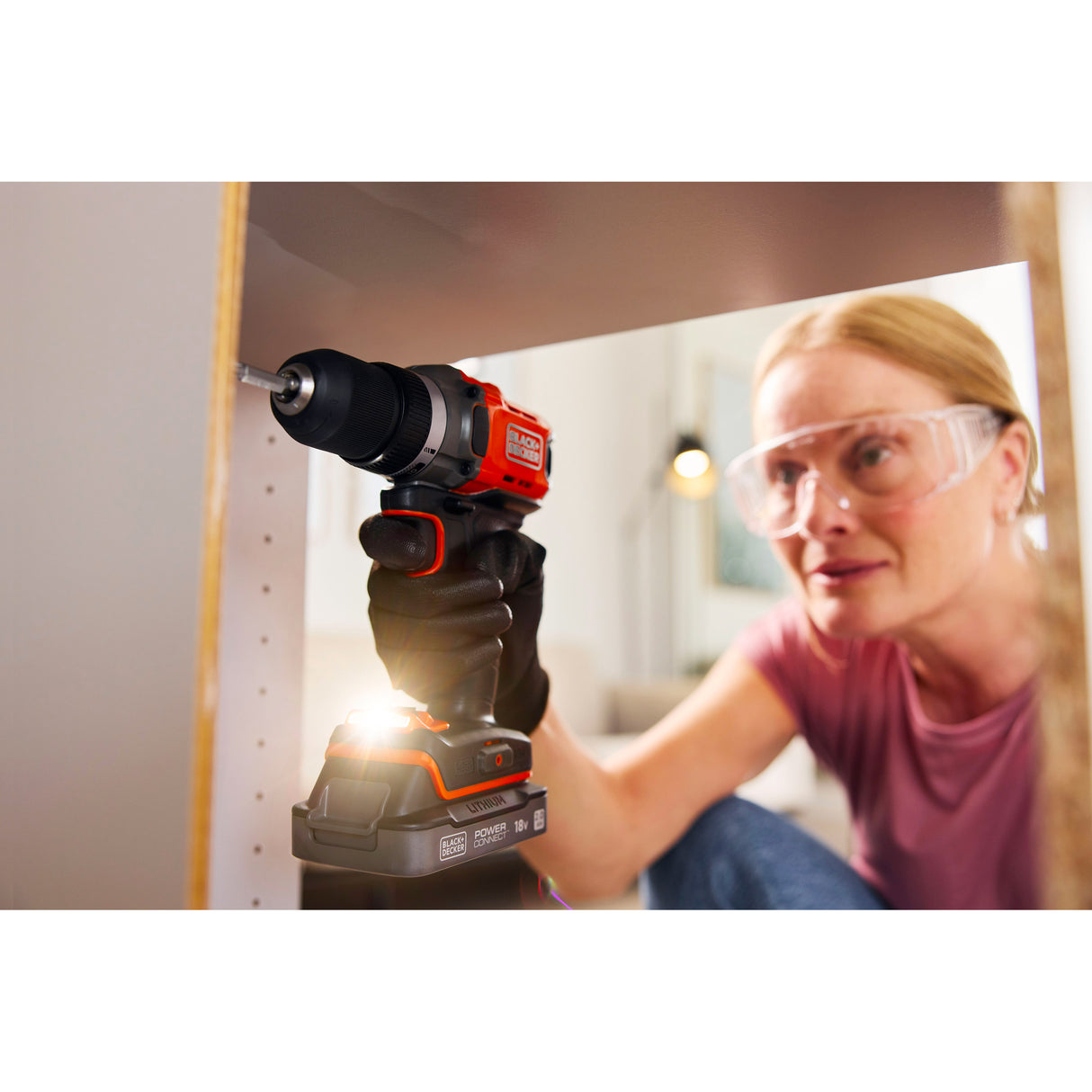 BLACK+DECKER Perceuse Visseuse Éco-Responsable 18V Brushless - 2 Batteries 2Ah – En Mallette - BCD382D2XK-QW