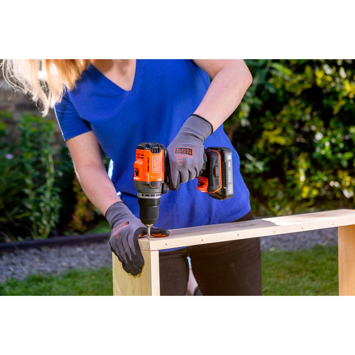 BLACK+DECKER Perceuse Visseuse Éco-Responsable 18V Brushless - 2 Batteries 2Ah – En Mallette - BCD382D2XK-QW