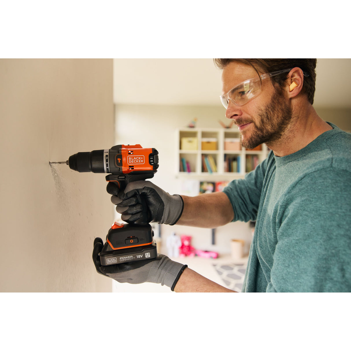 BLACK+DECKER Perceuse Visseuse à percussion Éco-Responsable 18V Brushless - 2 Batteries 2Ah – En Mallette - BLD683D2XK-QW