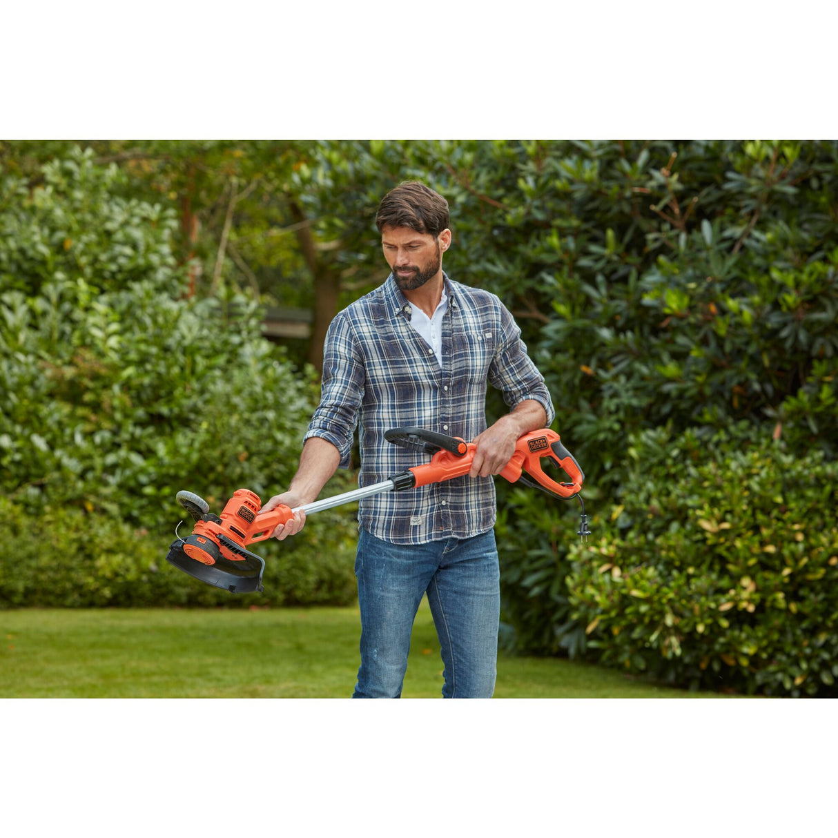BLACK+DECKER Coupe-bordure filaire 550W, largeur coupe 30 cm + rallonge électrique de 10 m BESTA530C10-QS