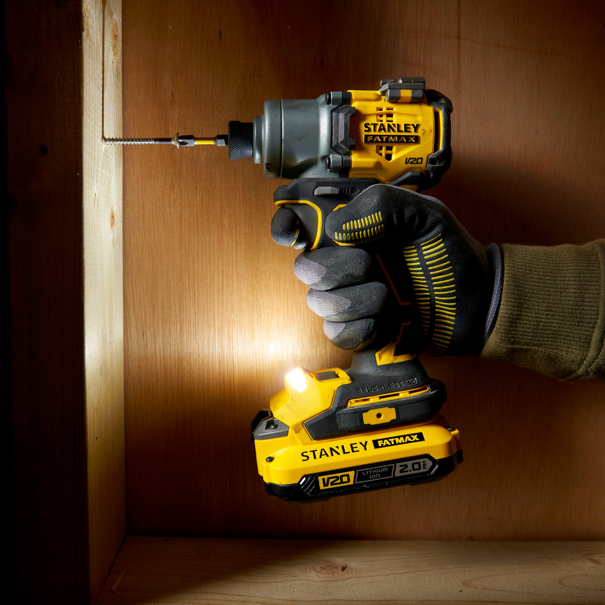 STANLEY FATMAX Visseuse à impacts 203Nm Brushless Lithium 18V 2 batteries 2Ah V20 SFMCF830D2K-QW