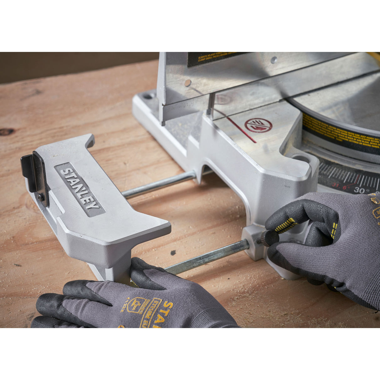 STANLEY FATMAX Scie à onglet radiale 254mm 1800W SM1800-QS