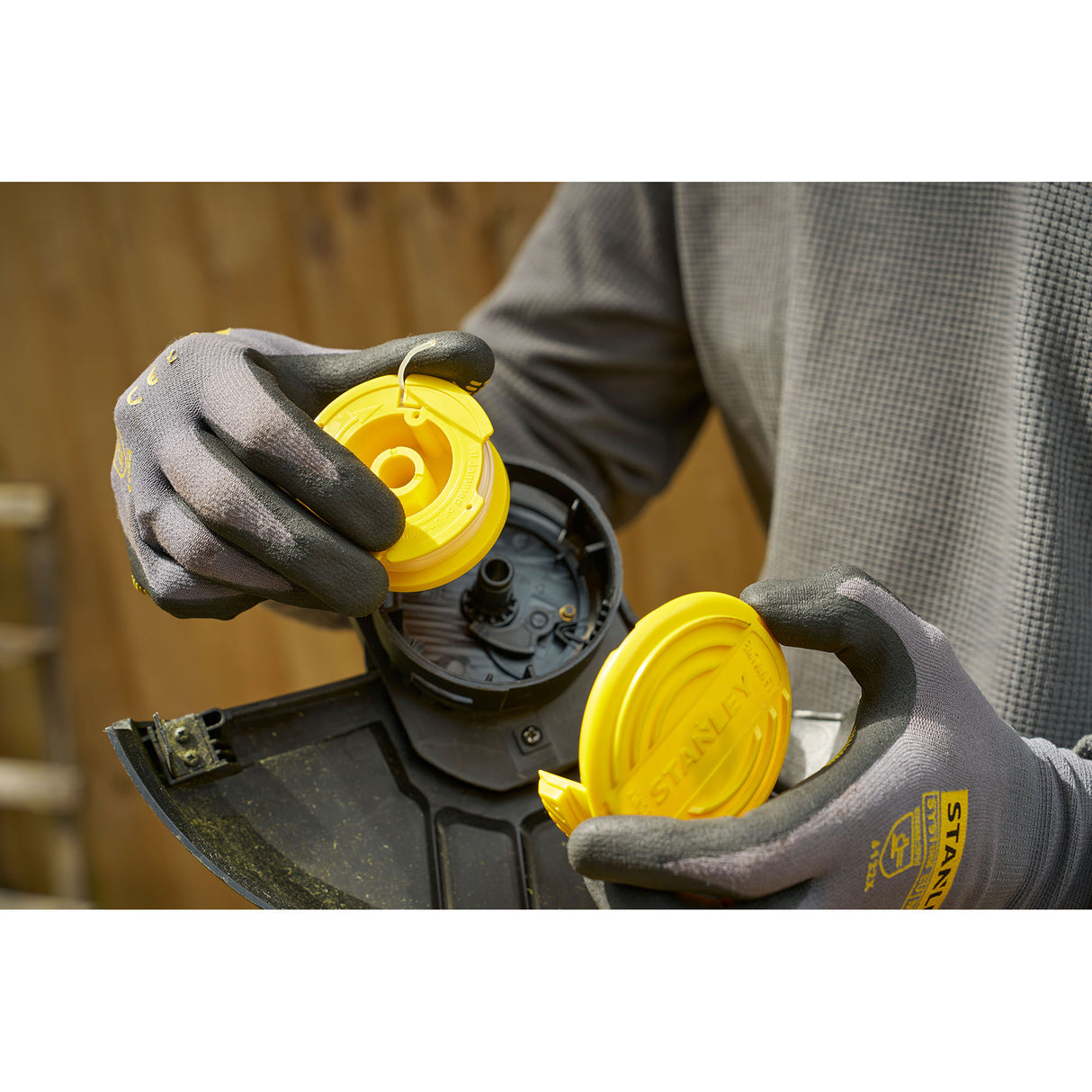 Bobine jaune pour coupe-bordures Stanley, accessoire outillage, couleur jaune