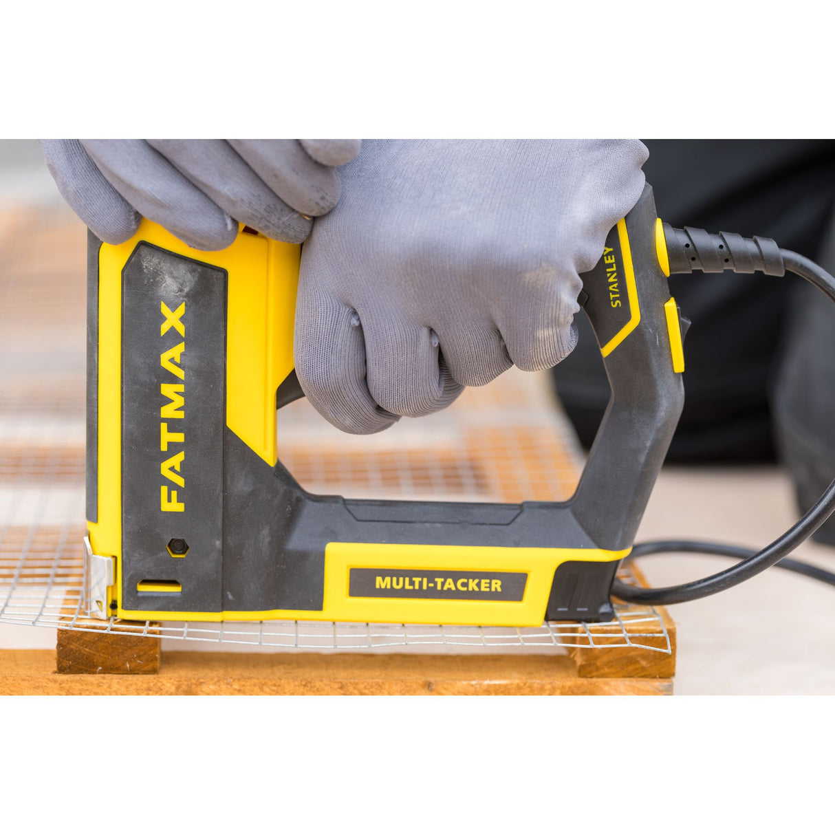 STANLEY FATMAX Agrafeuse-cloueuse filaire 5 types d'agrafes et clous FMHT6-75934