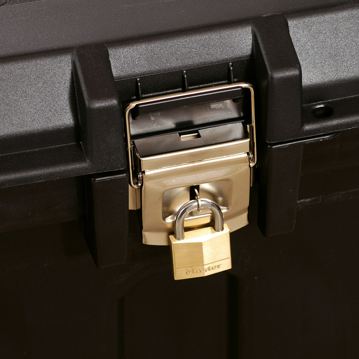 STANLEY Coffre de chantier 190L poignée téléscopique 96,2x59,1x57,8cm 1-93-278