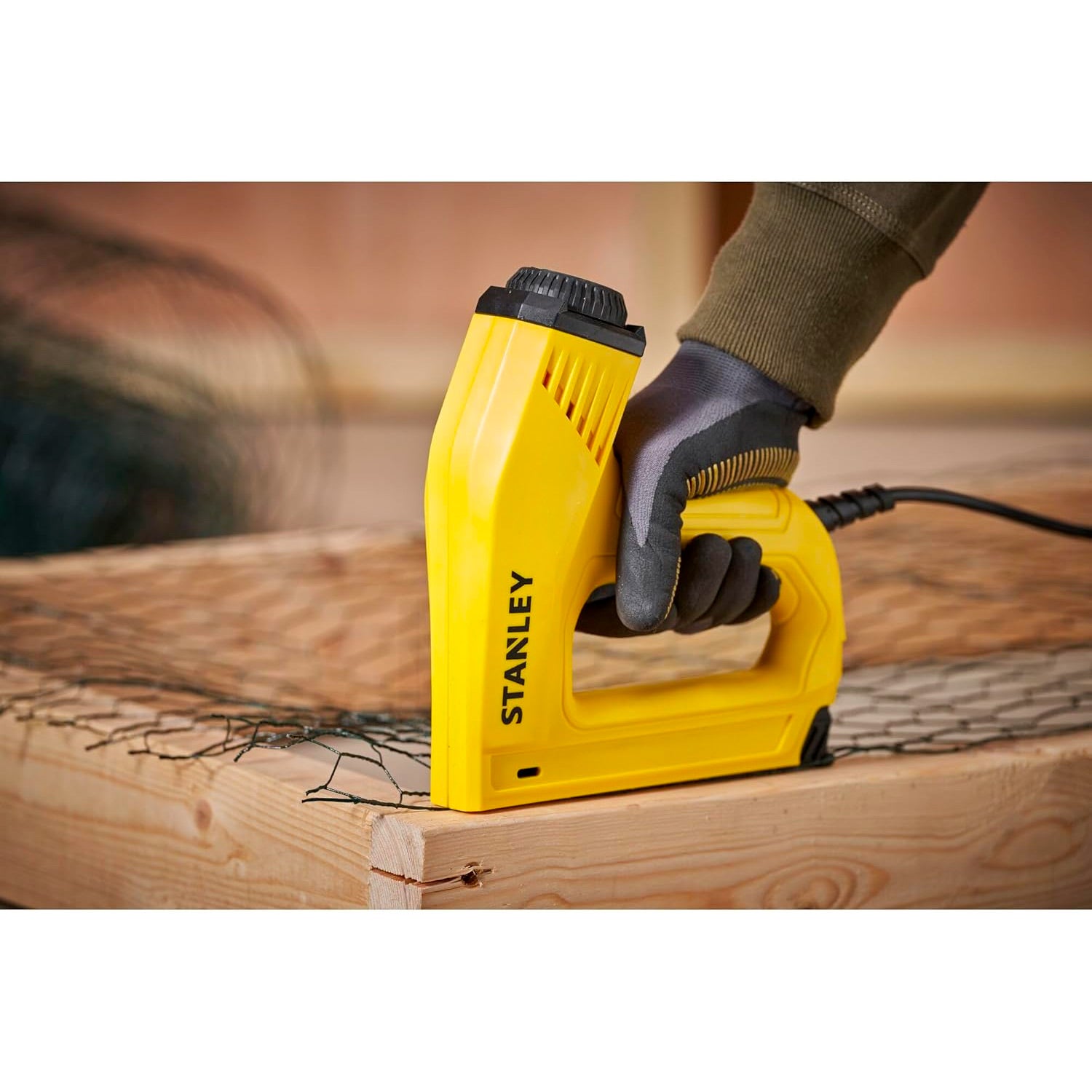 STANLEY Agrafeuse filaire Gamme Pro agrafes type G 6à14mm et clous J avec tête 12à15mm 6-TRE550