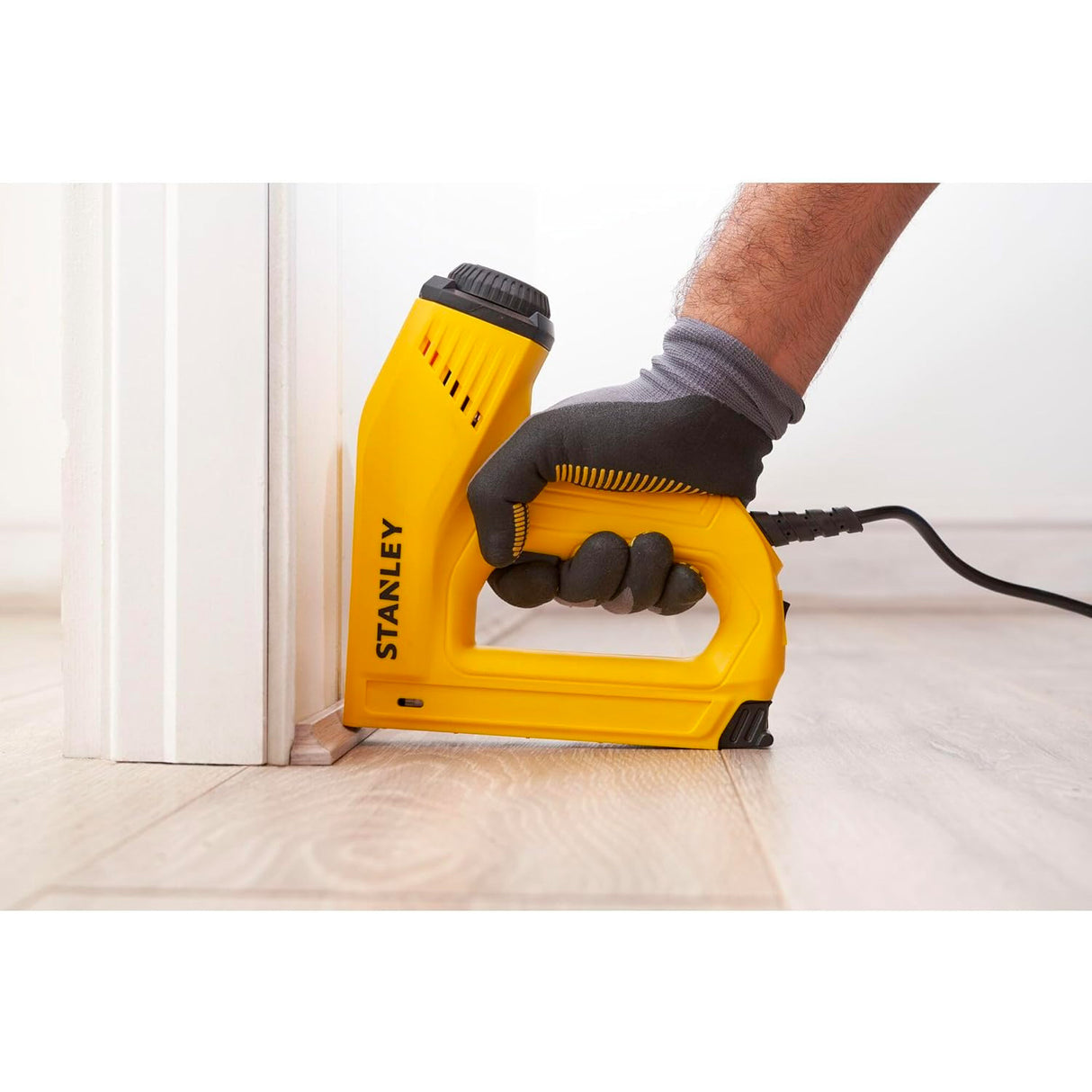 STANLEY Agrafeuse filaire Gamme Pro agrafes type G 6à14mm et clous J avec tête 12à15mm 6-TRE550