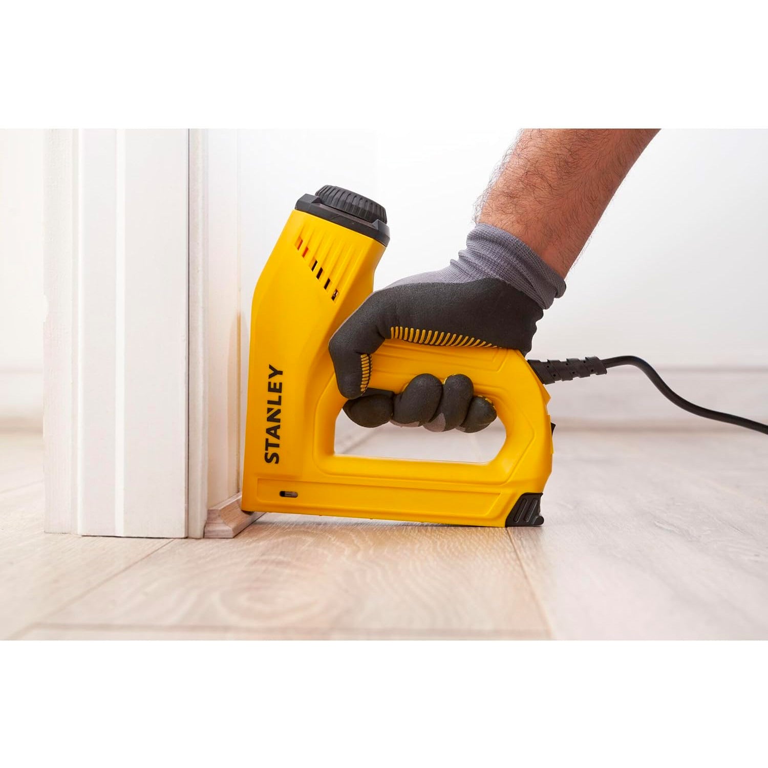 STANLEY Agrafeuse filaire Gamme Pro agrafes type G 6à14mm et clous J avec tête 12à15mm 6-TRE550