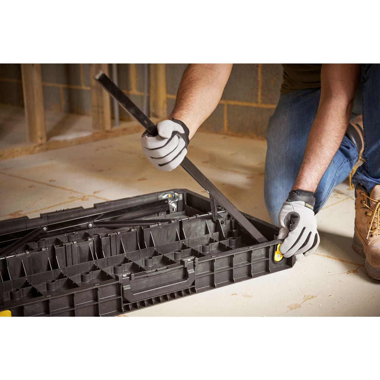 STANLEY Établi pliable portable essential avec poignée de transport STST83492-1