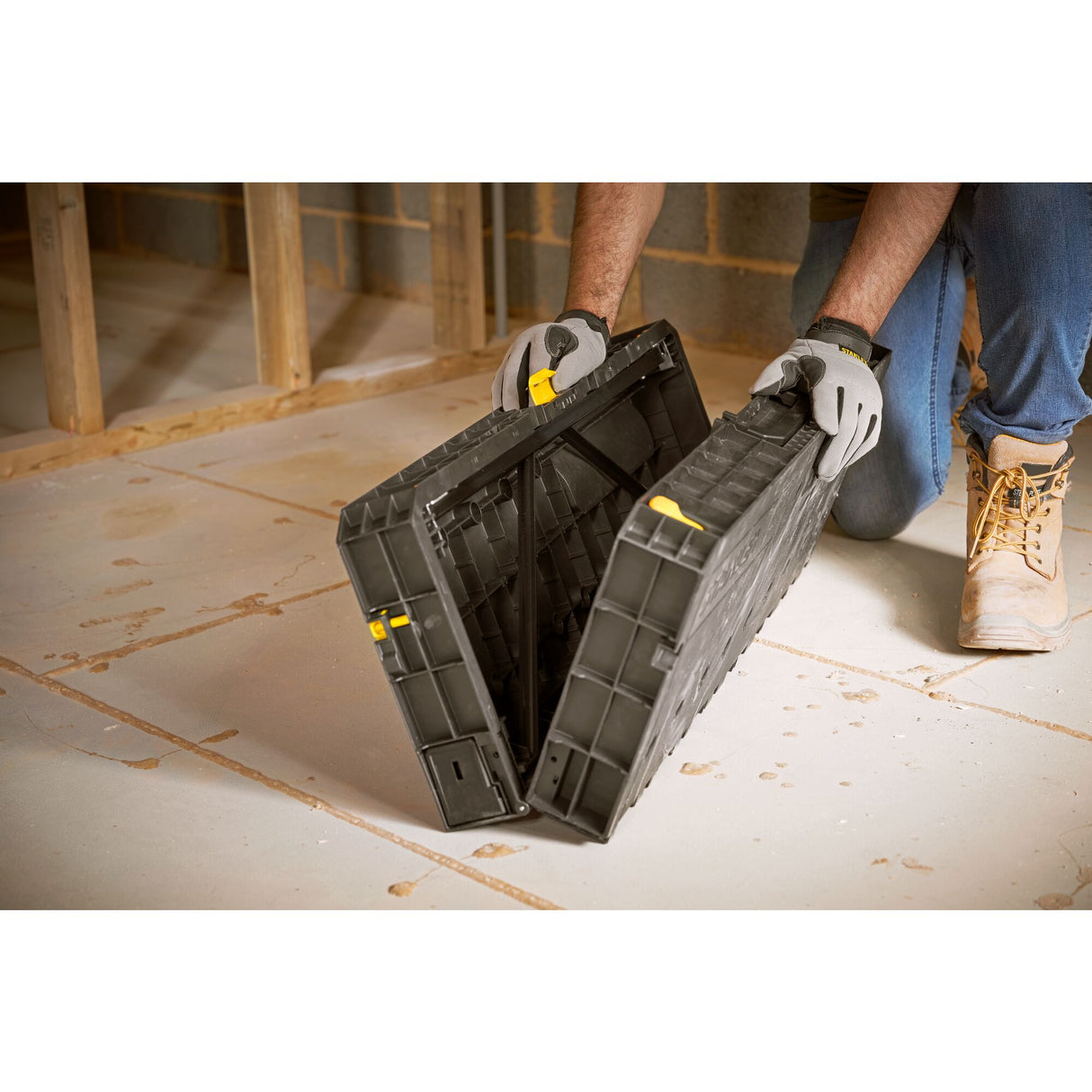 STANLEY Établi pliable portable essential avec poignée de transport STST83492-1