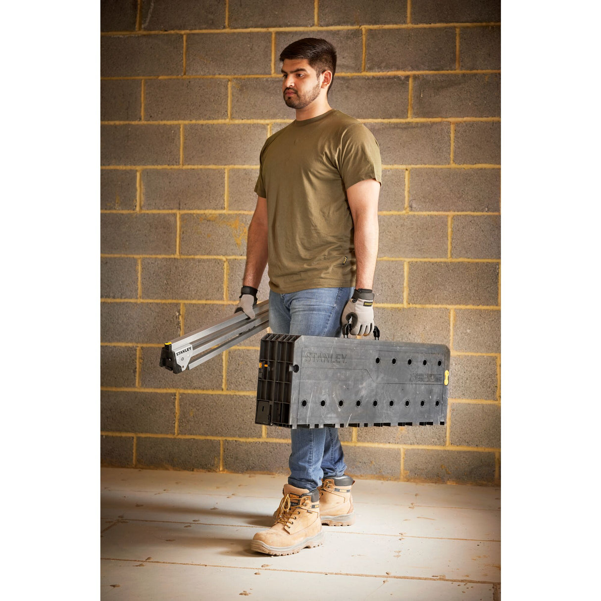 STANLEY Établi pliable portable essential avec poignée de transport STST83492-1