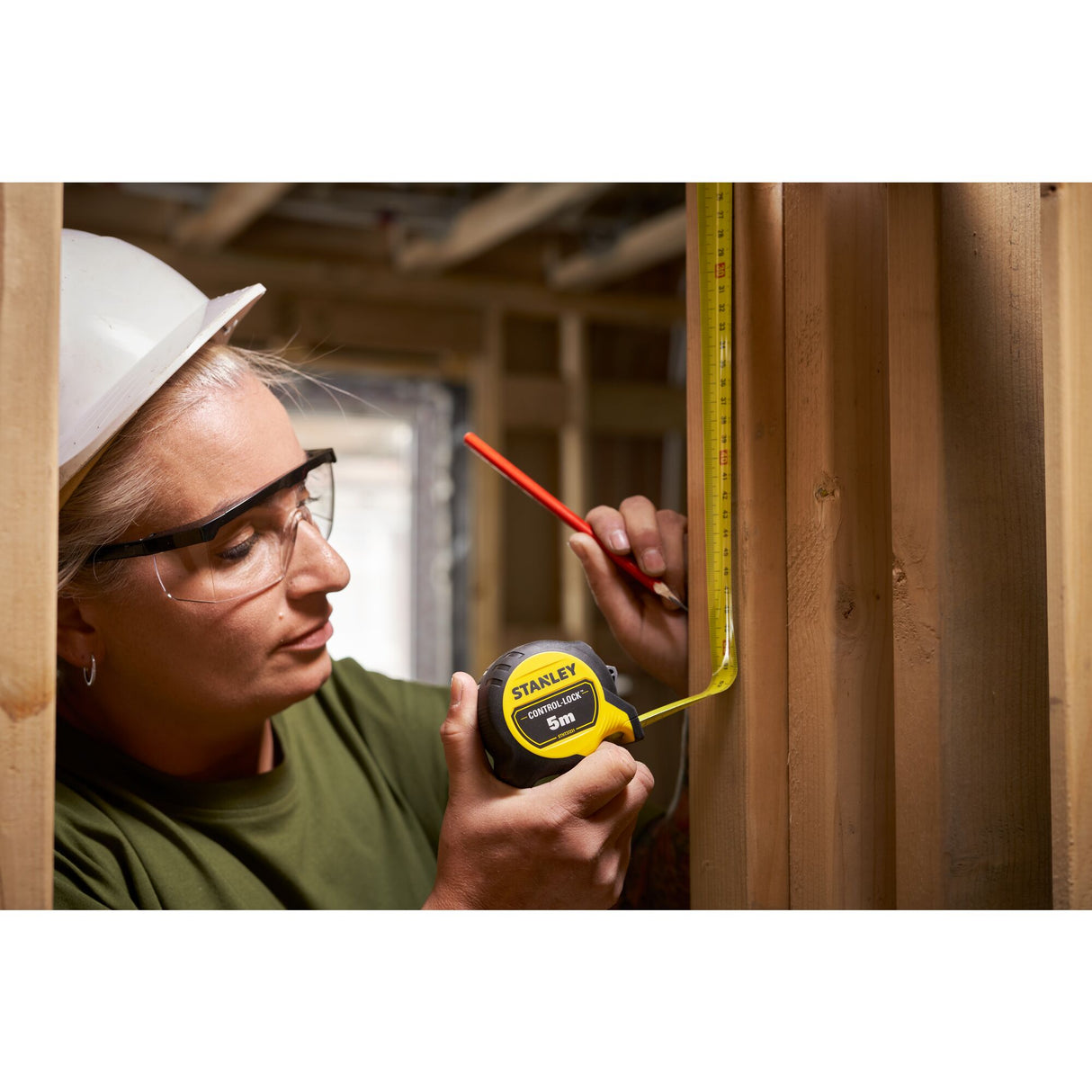 STANLEY Mètre ruban 5m double marquage magnétique système Finger Brake ControlLock Blade Armor STHT37231-0