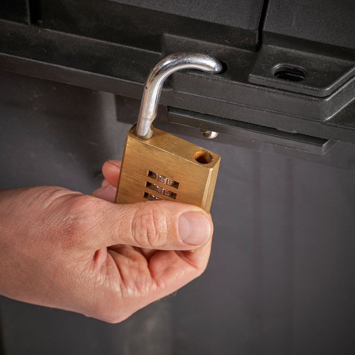 STANLEY FATMAX Coffre de chantier étanche 136L TSTAK PRO-STACK FMST17870-1