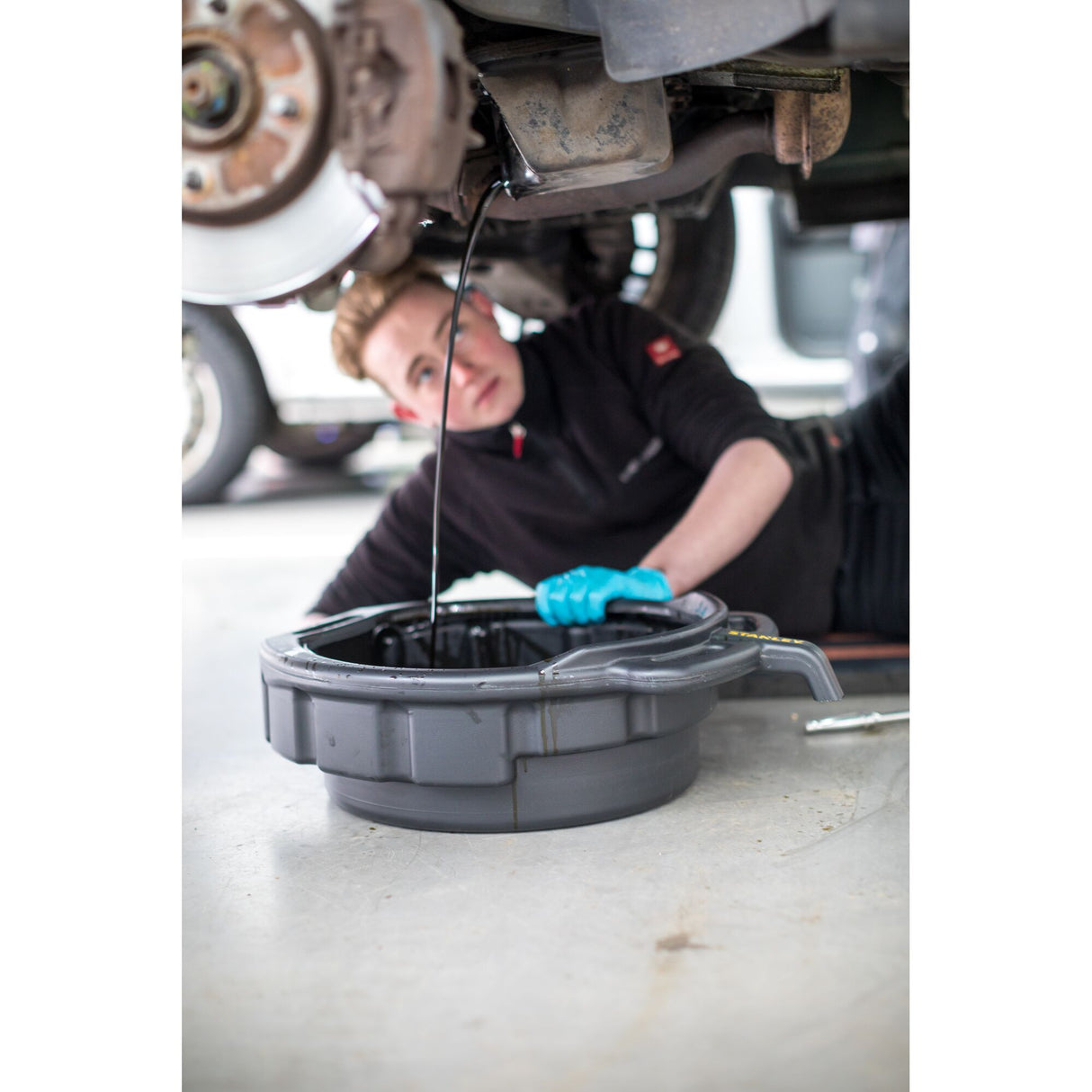 STANLEY Bac de récupération d'huile 15 litres STHT80878-1