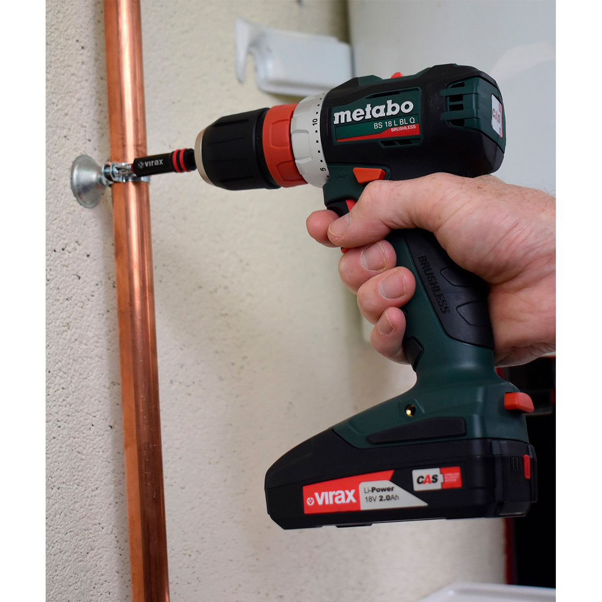 VIRAX Coffret 51 outils spécial plomberie : douilles traversante, embouts 1/4" et clé robinet 310410