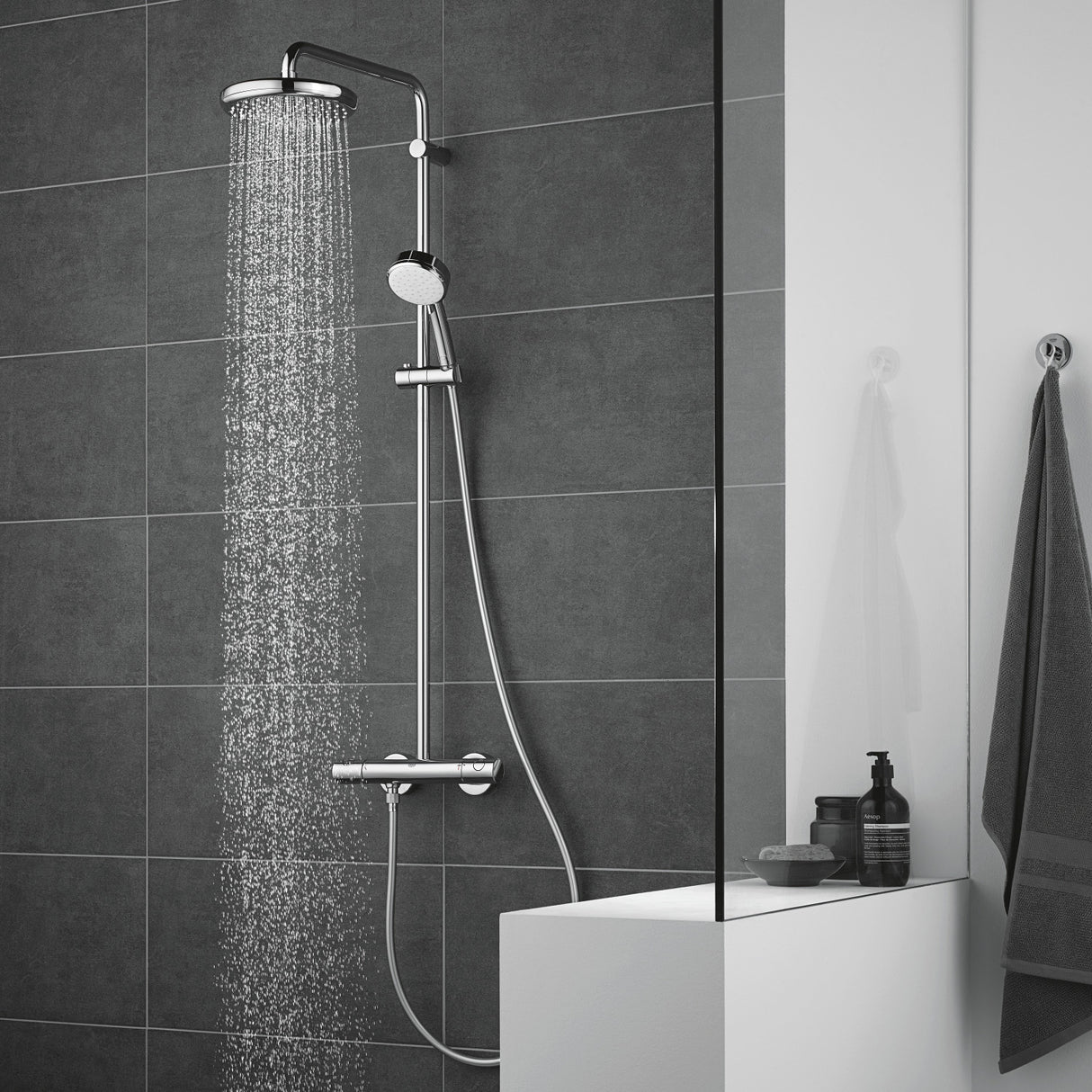 GROHE Colonne de douche 2 jets avec mitigeur thermostatique Tempesta Cosmopolitan System 210 27922001
