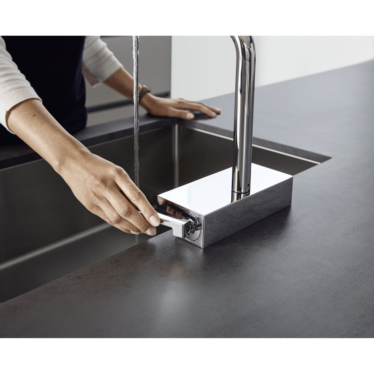 HANSGROHE Mitigeur de cuisine 250 2 jets Aquno Select M81 avec douchette extractible sBox 73830000