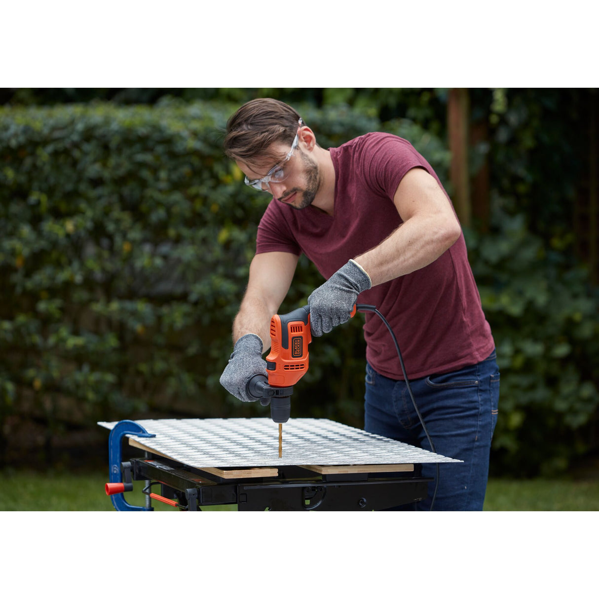 BLACK+DECKER Perceuse à percussion filaire 500W en coffret BEH200K-QS