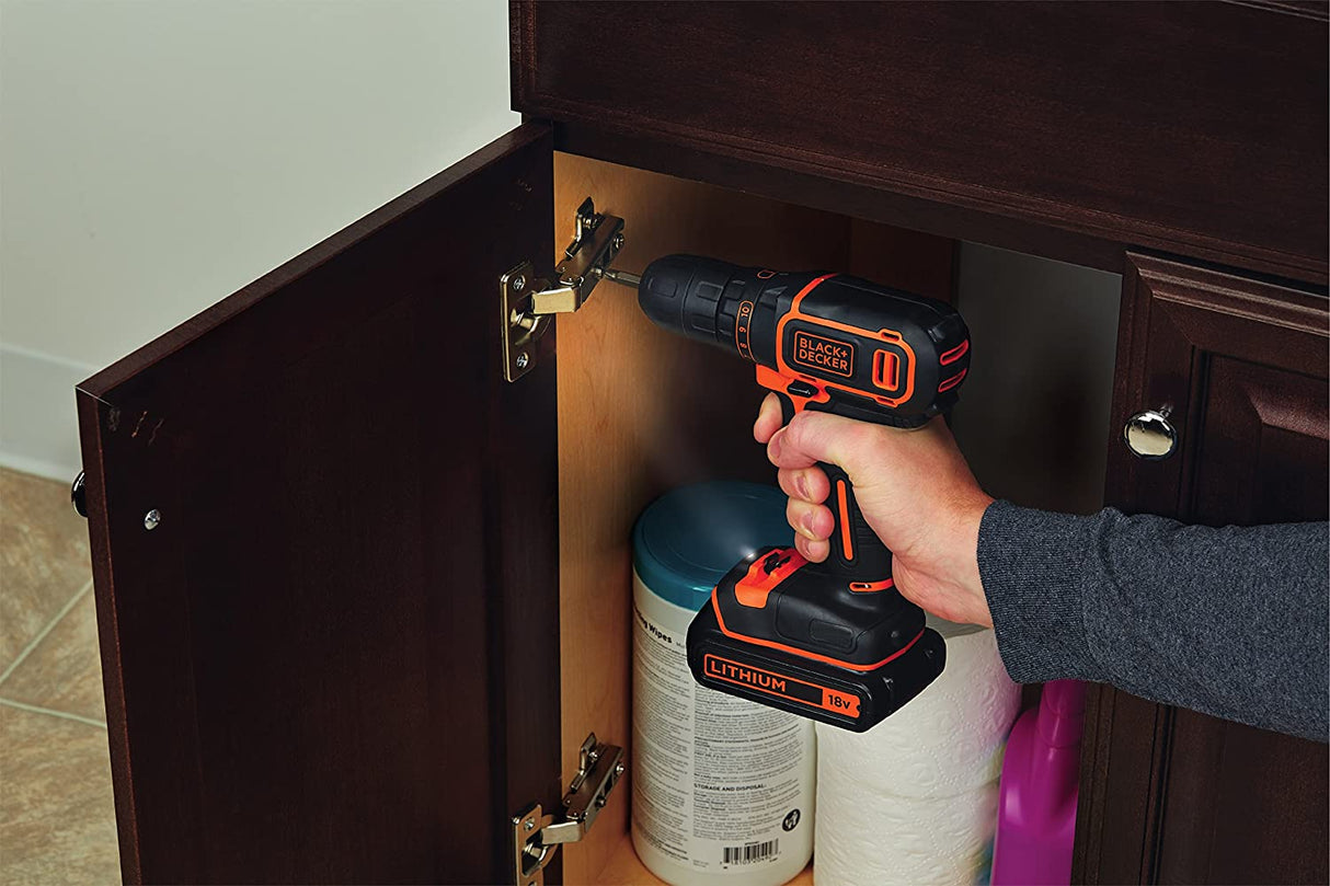 BLACK+DECKER Perceuse sans fil18V 2 batteries 1,5Ah et chargeur BDCDC18K1B-QW