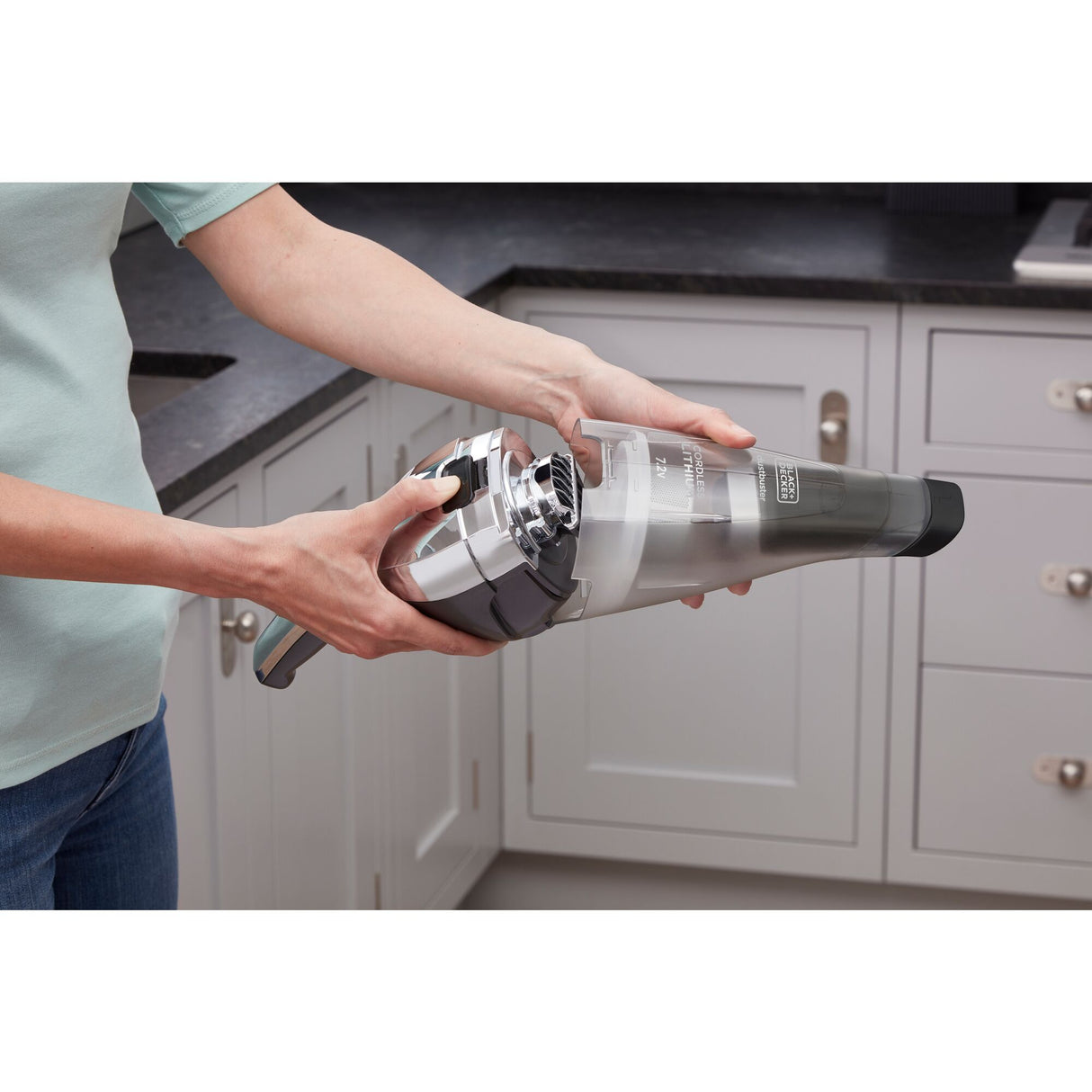 BLACK+DECKER Aspirateur à main Dustbuster 7,2V NVC220WC-QW