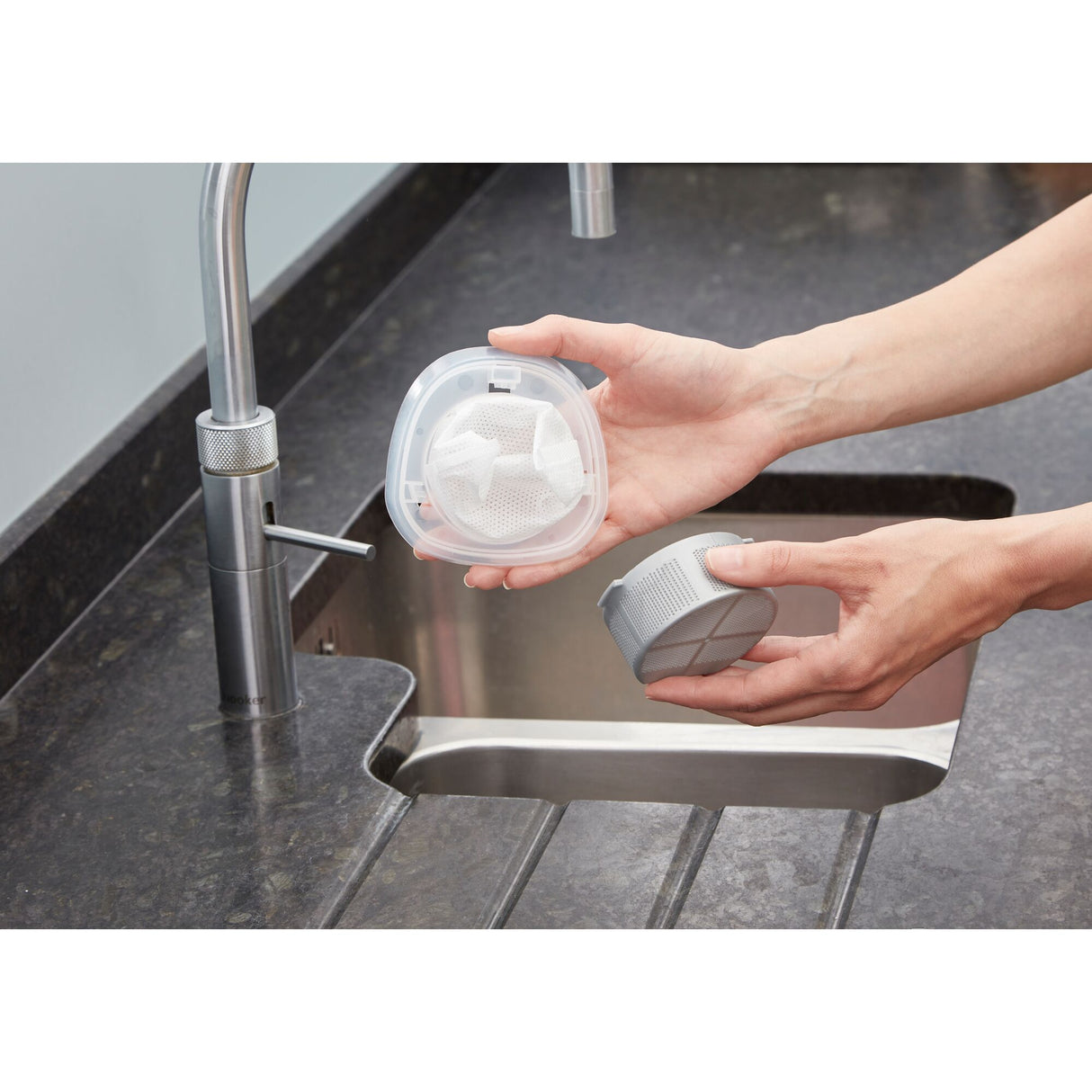 BLACK+DECKER Aspirateur à main Dustbuster 7,2V NVC220WC-QW