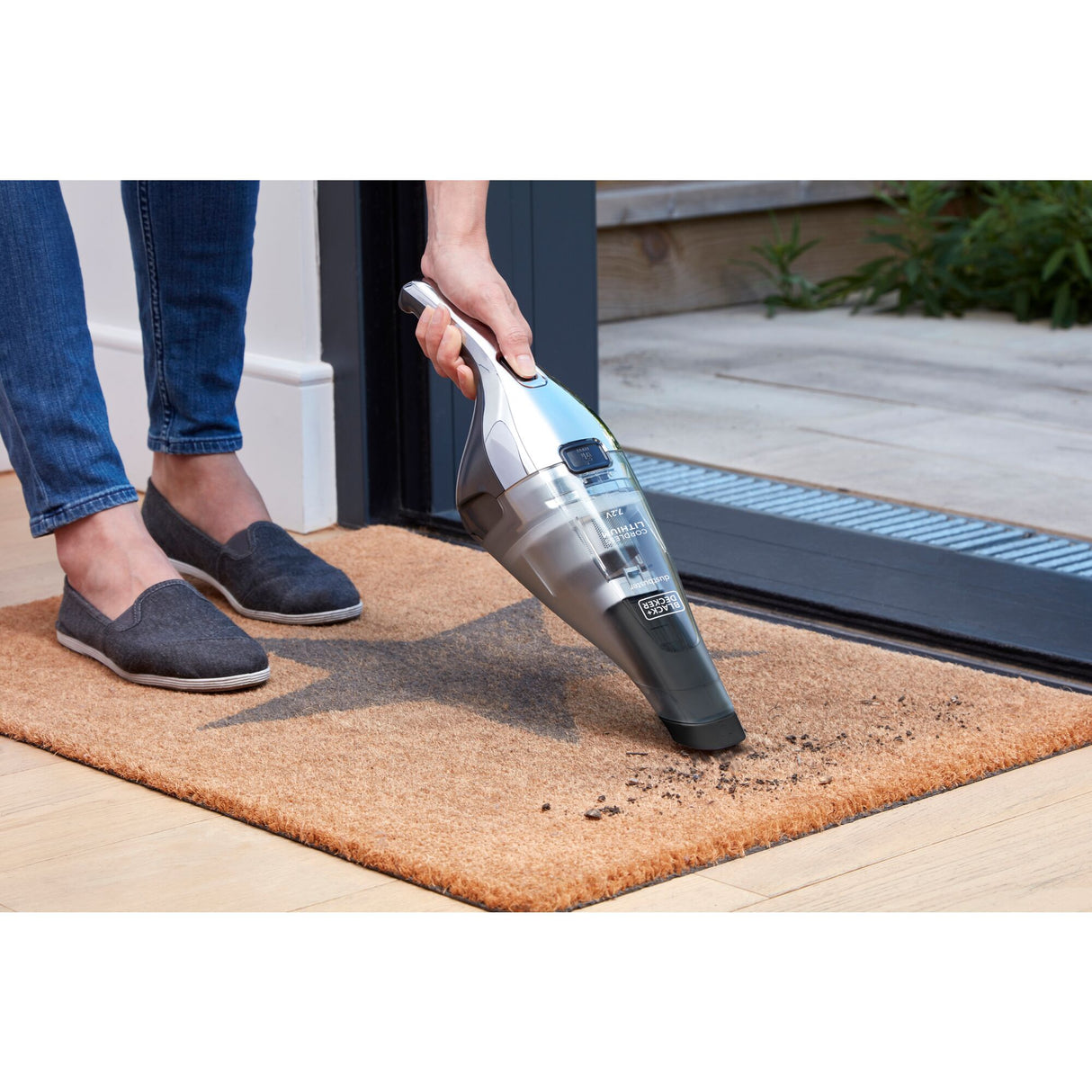 BLACK+DECKER Aspirateur à main Dustbuster 7,2V NVC220WC-QW