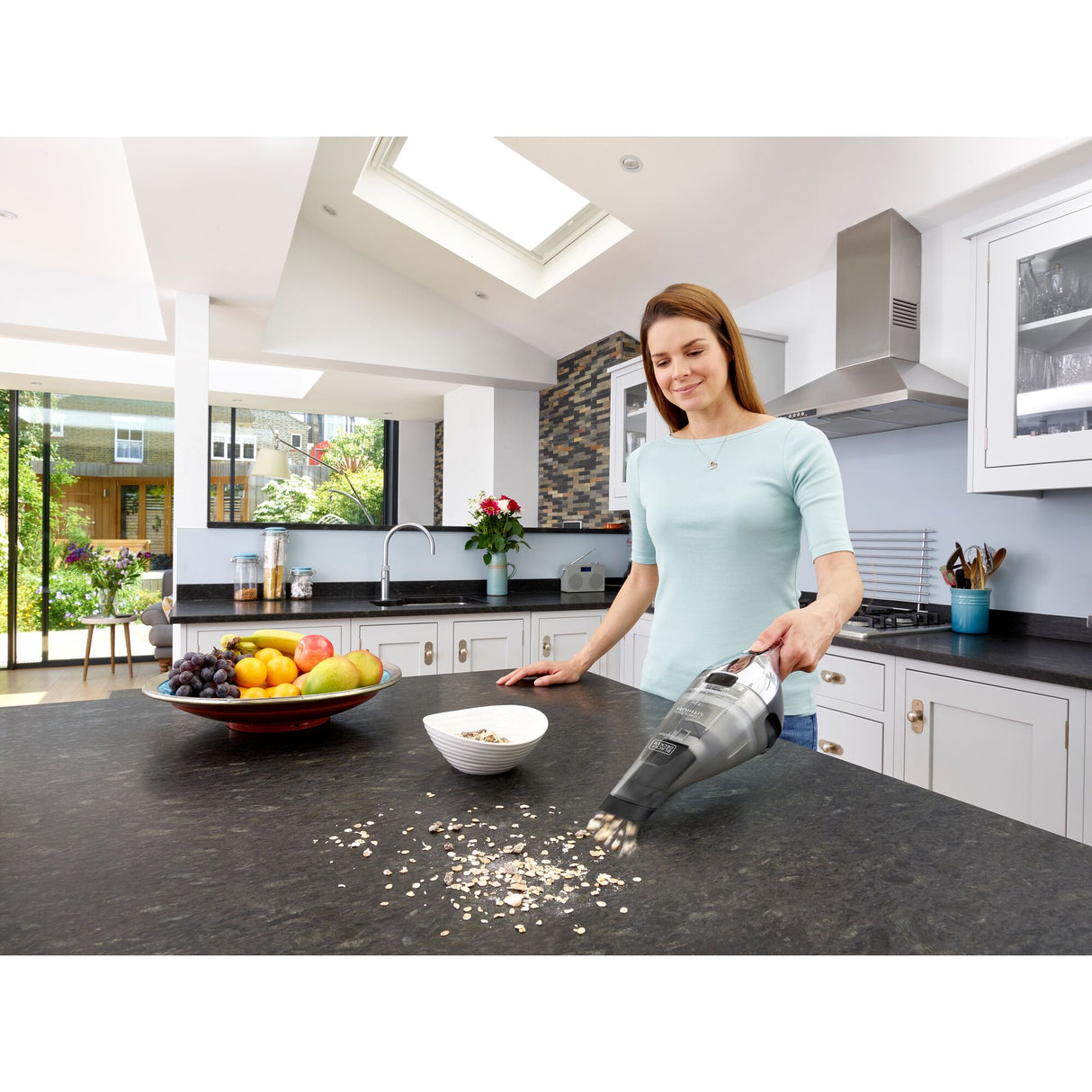 BLACK+DECKER Aspirateur à main Dustbuster 7,2V NVC220WC-QW