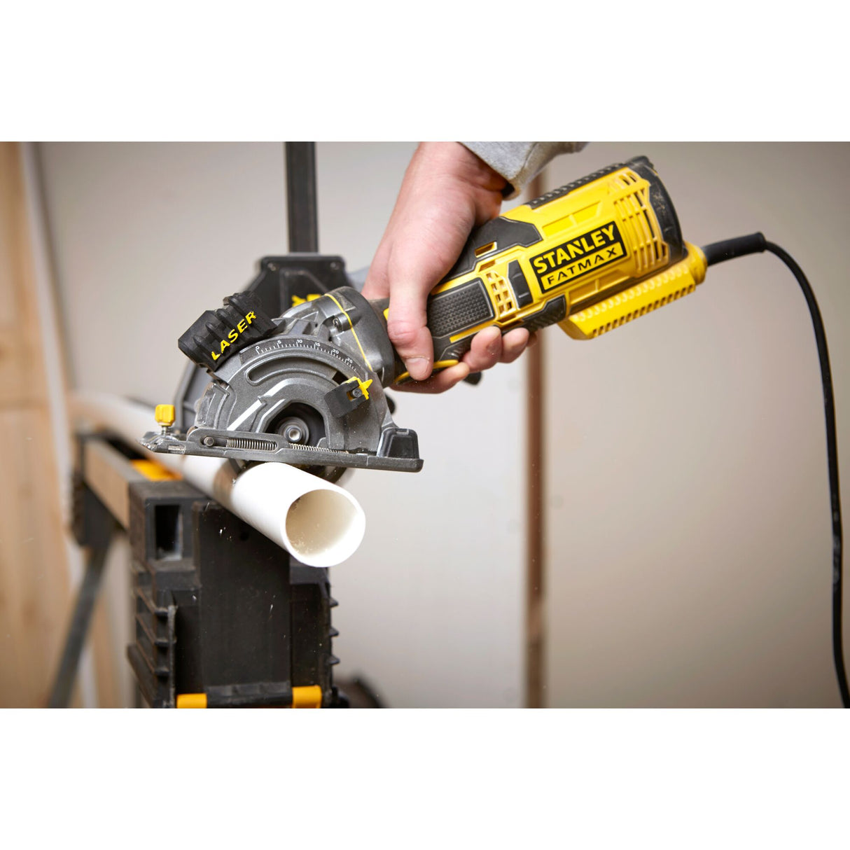 STANLEY FATMAX Scie circulaire filaire 650W multimatériaux FME380K-QS