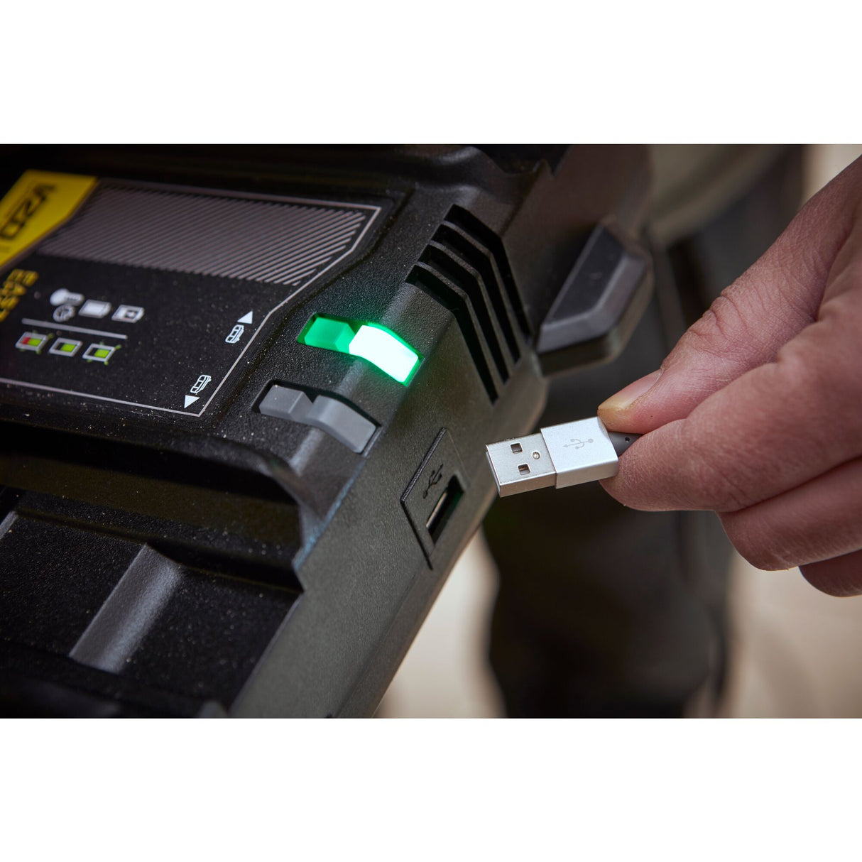 STANLEY FATMAX Chargeur 18V 4Ah V20