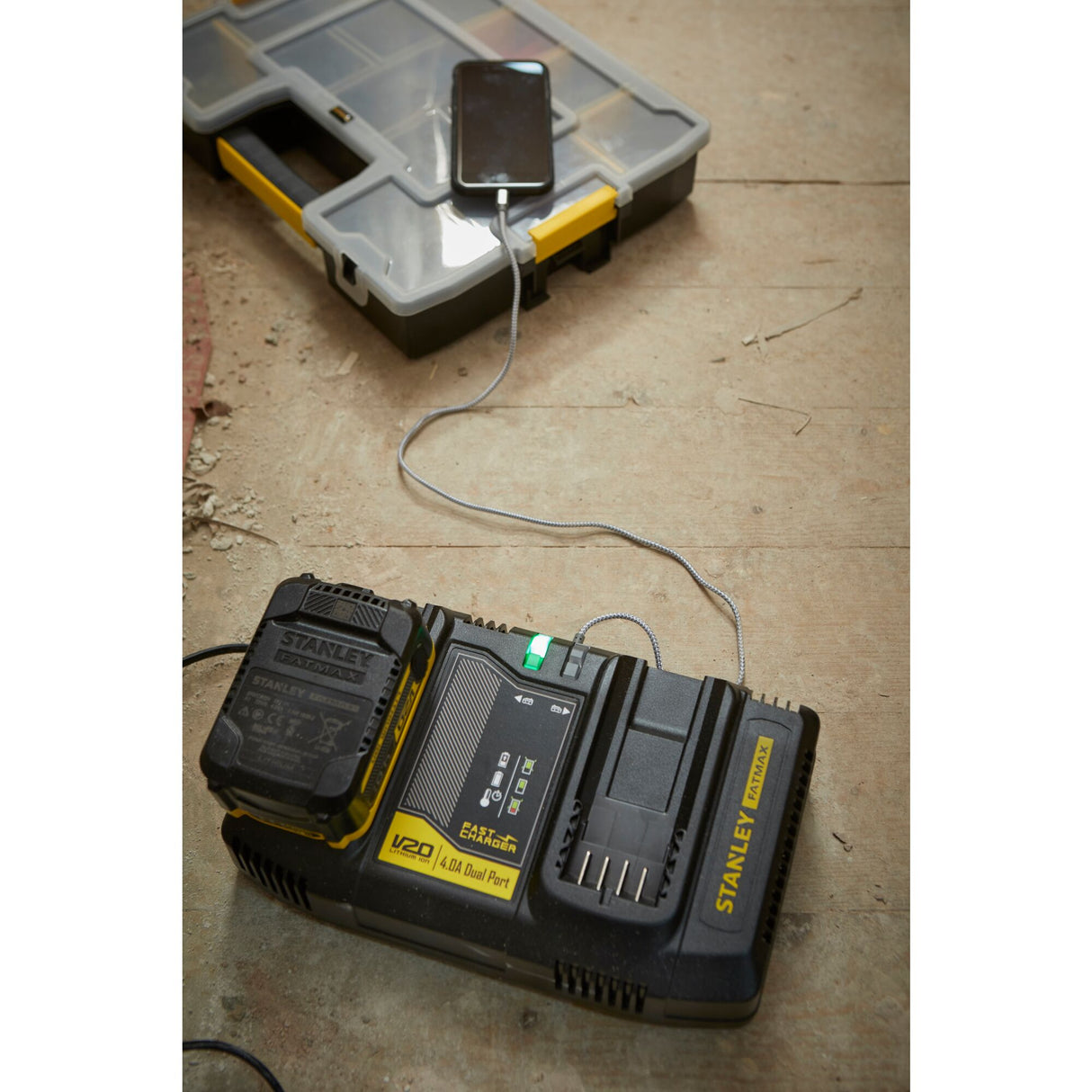 STANLEY FATMAX Chargeur 18V 4Ah V20