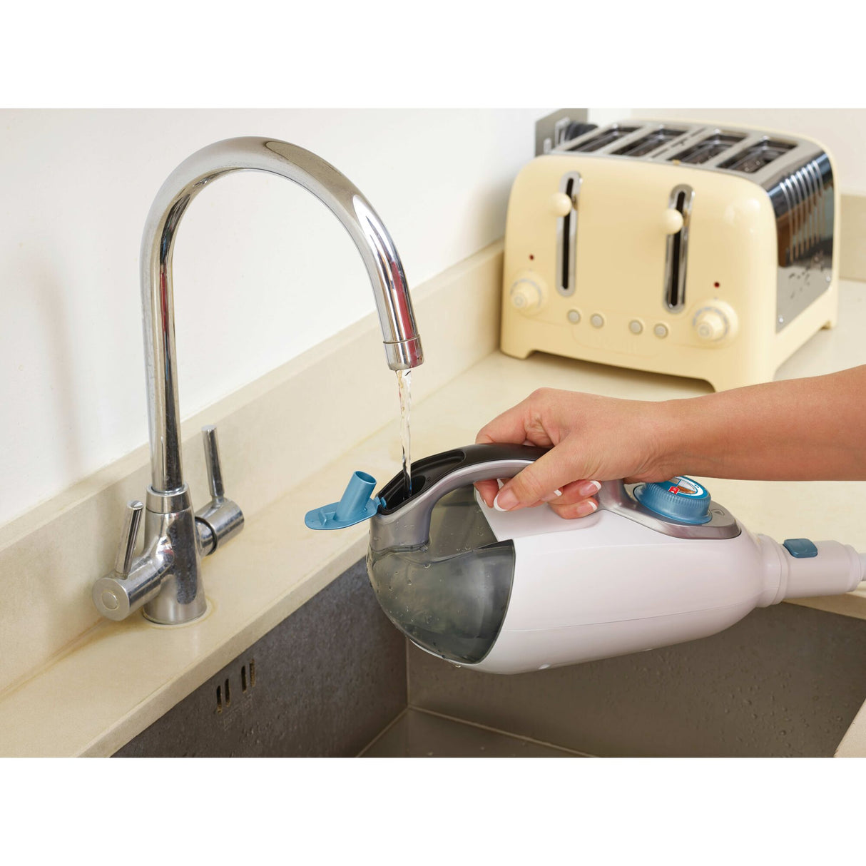 BLACK+DECKER Balai vapeur 1300W avec Gant Steamitt et 12 accessoires FSMH1321JSM-QS