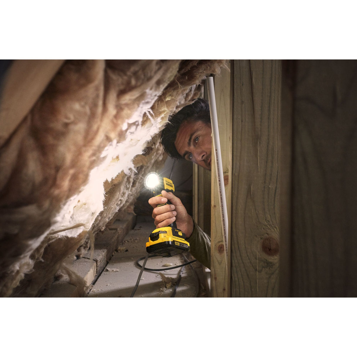 STANLEY FATMAX Lampe torche sans fil 18V sans batterie V20 SFMCL020B-XJ